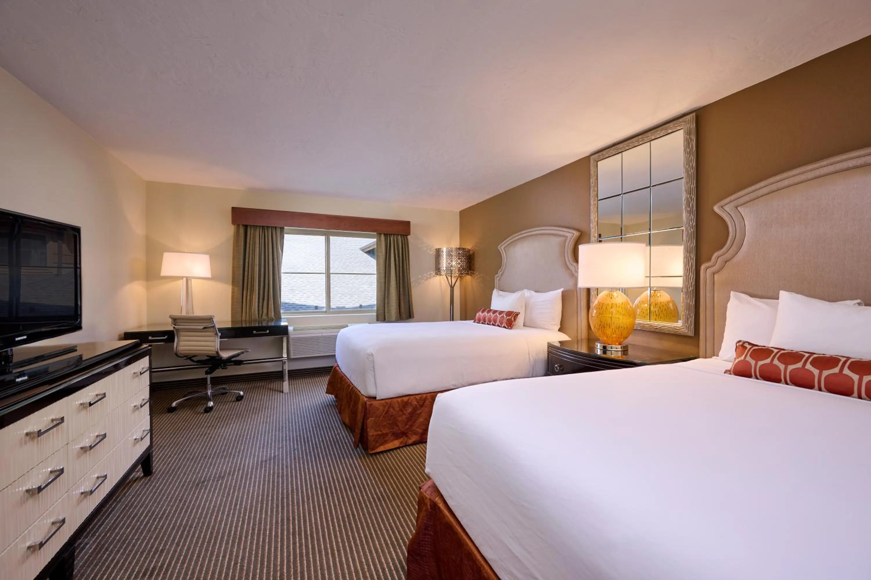 Photo of the whole room, Bed in Mountain Valley Lodge Hailey Sun Valley