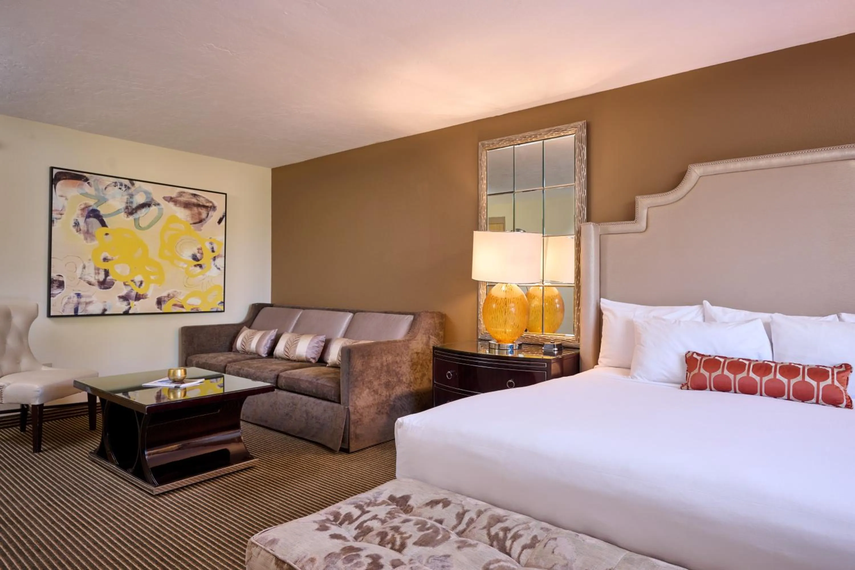 Photo of the whole room, Bed in Mountain Valley Lodge Hailey Sun Valley