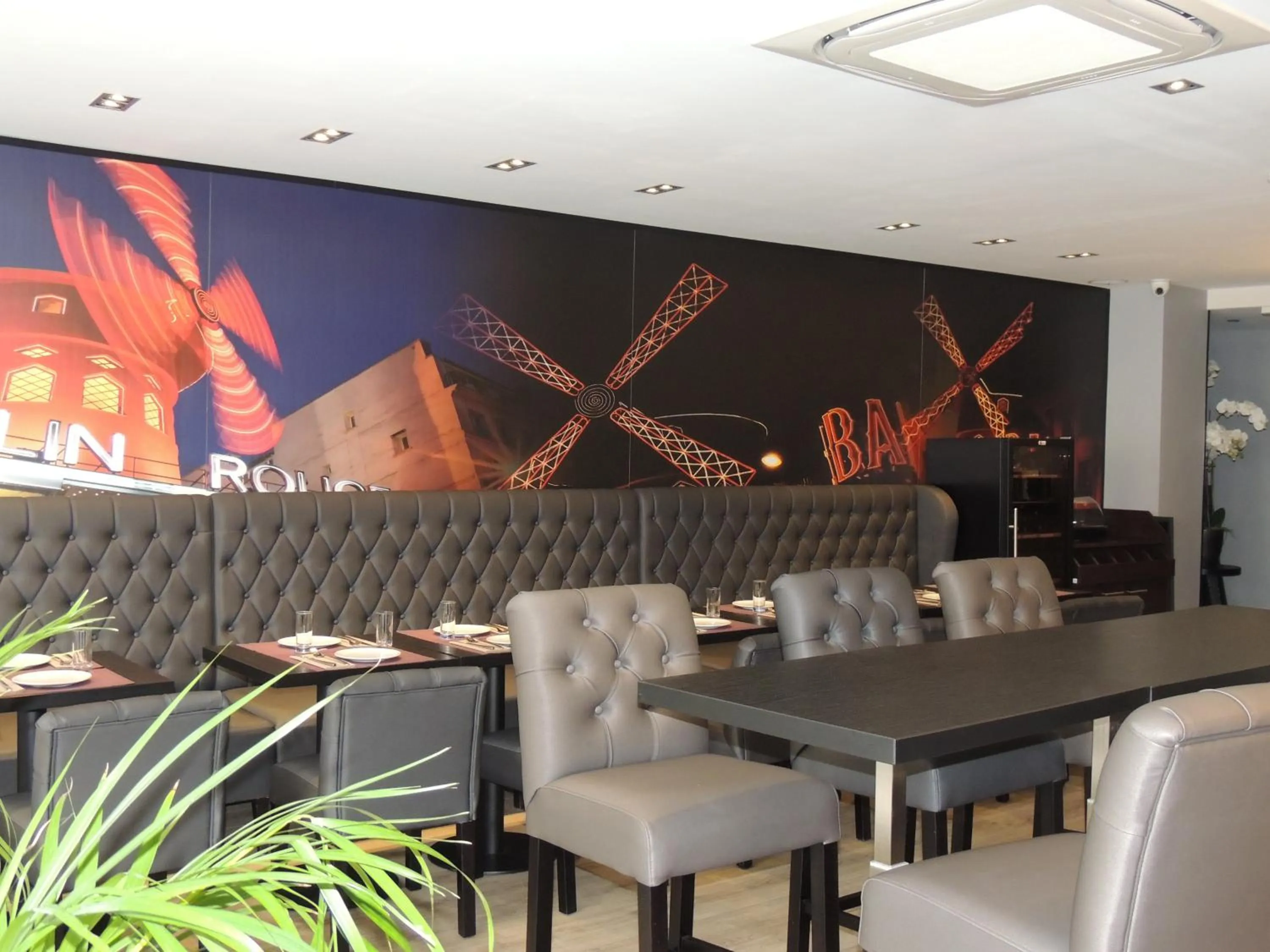 Restaurant/places to eat in Hôtel Eden Opéra