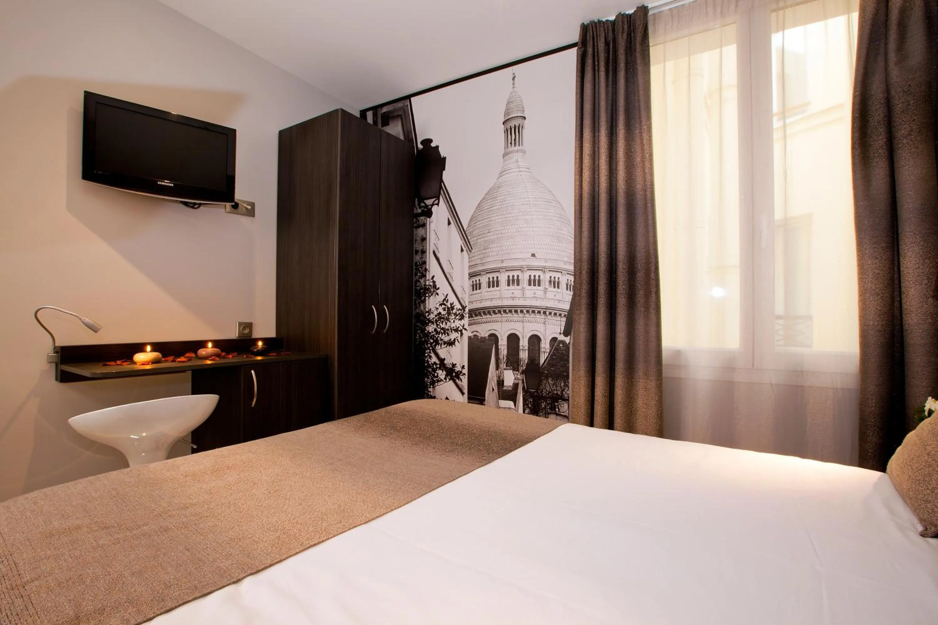 Bed in Hôtel Eden Opéra