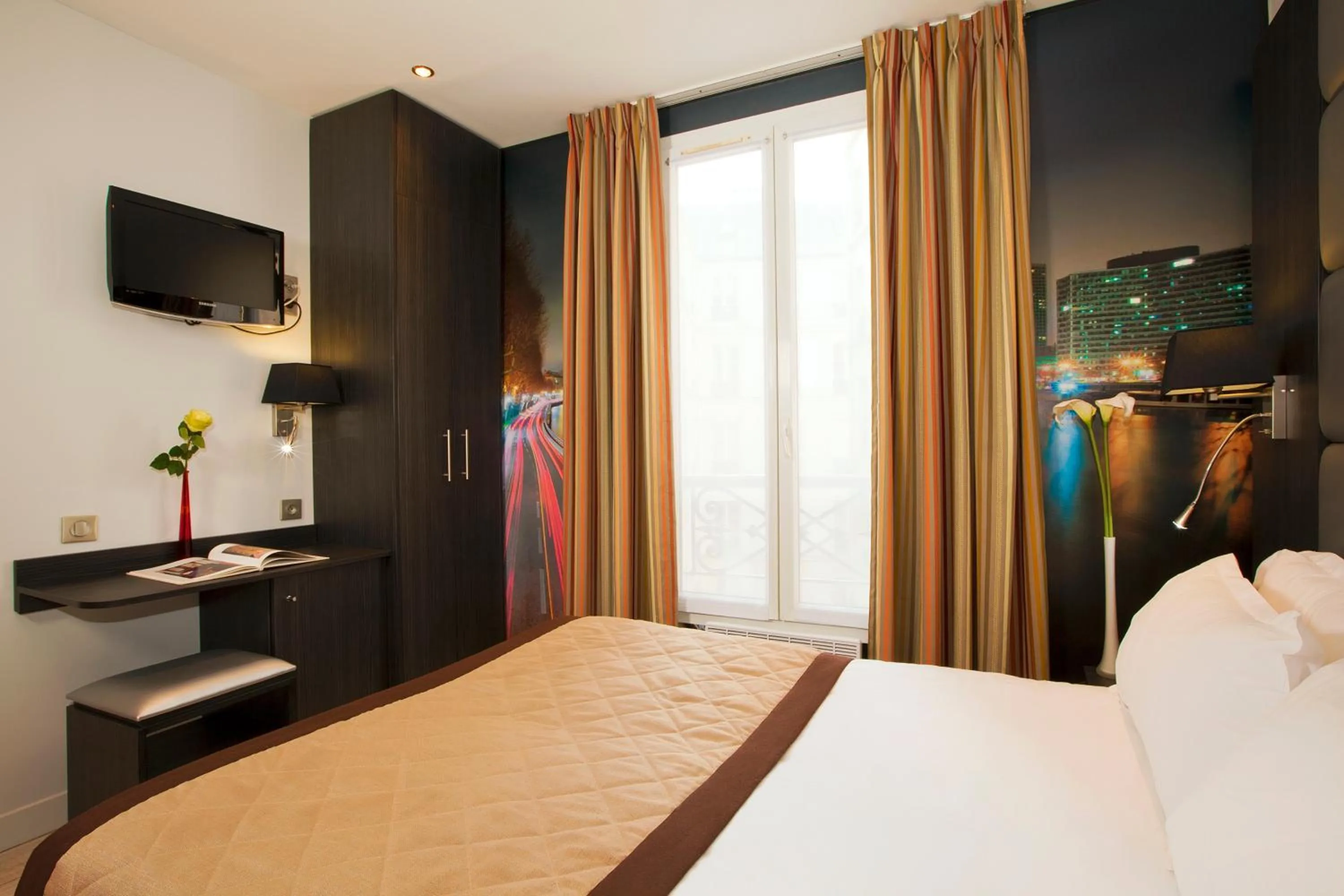 Bed in Hôtel Eden Opéra