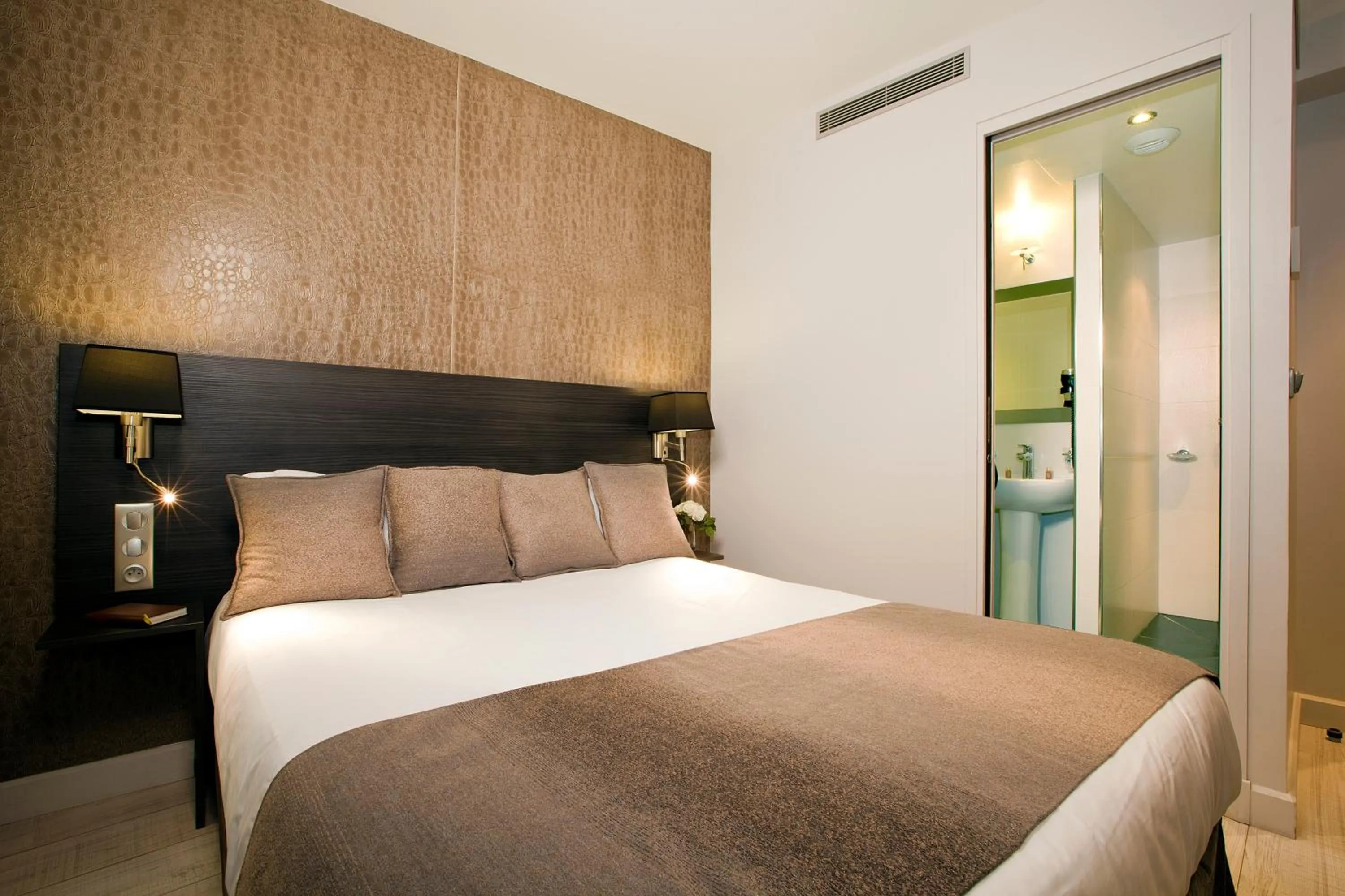 Bed in Hôtel Eden Opéra