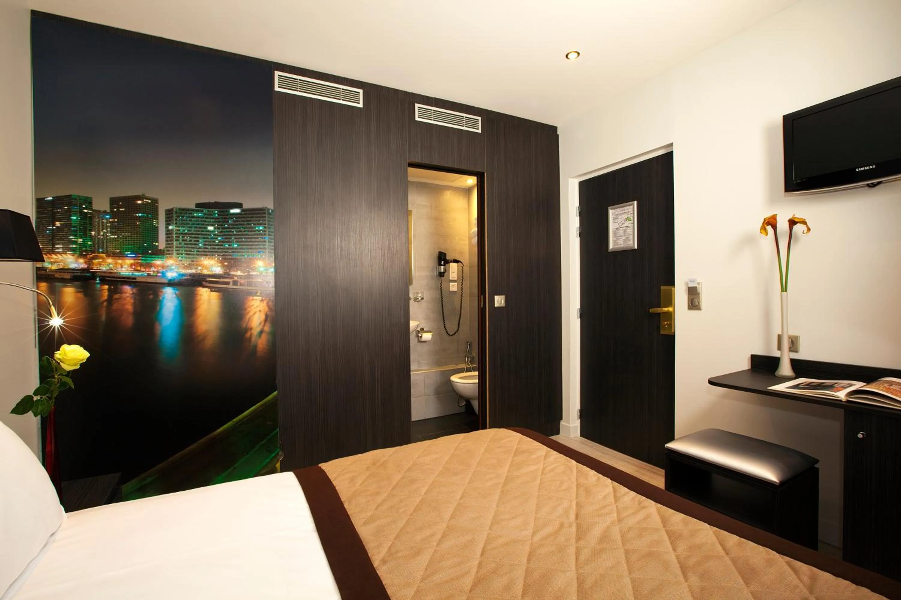 Bed in Hôtel Eden Opéra