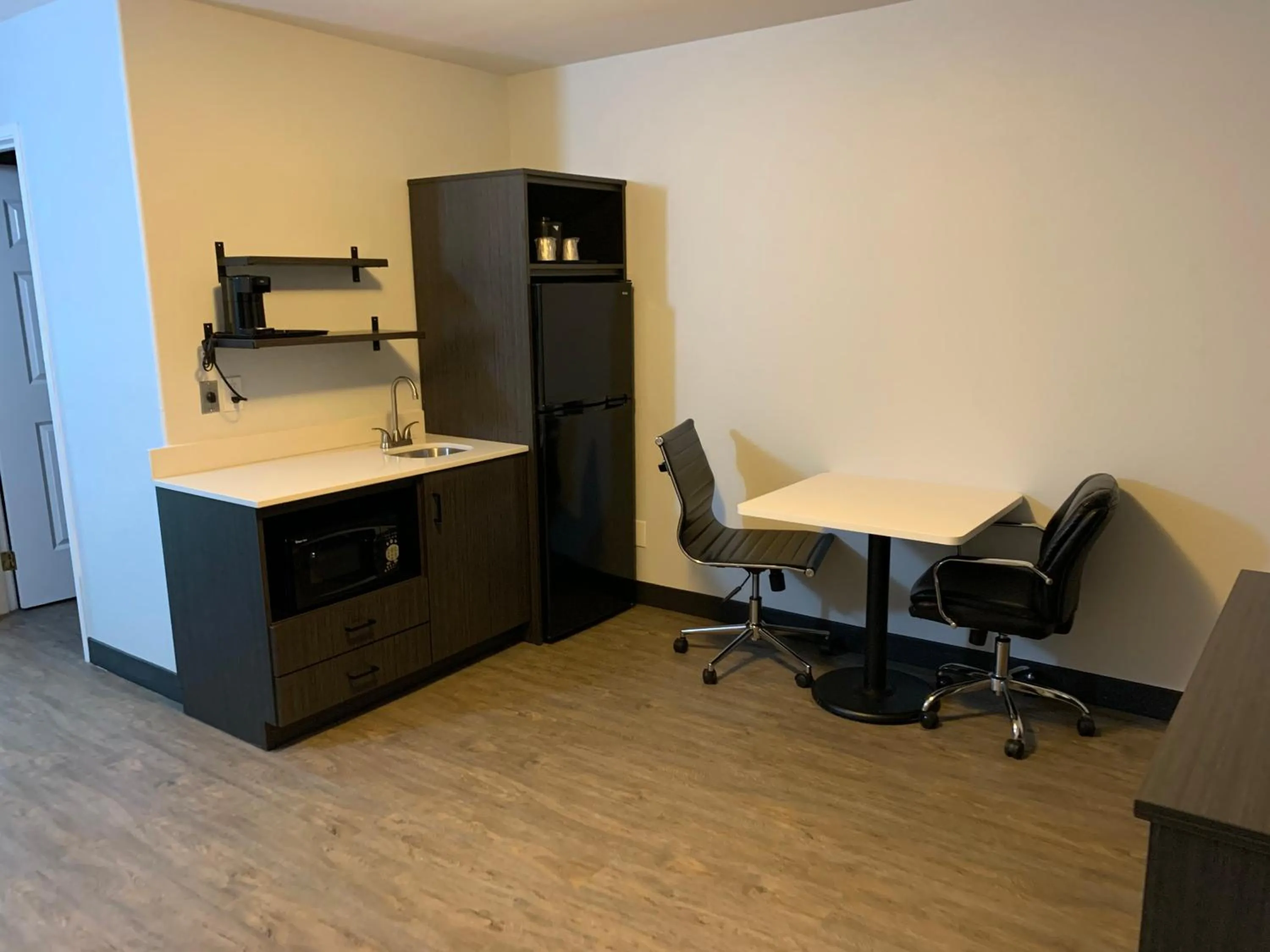 Kitchen or kitchenette in Motel 6 Hobbs, NM - Event Center