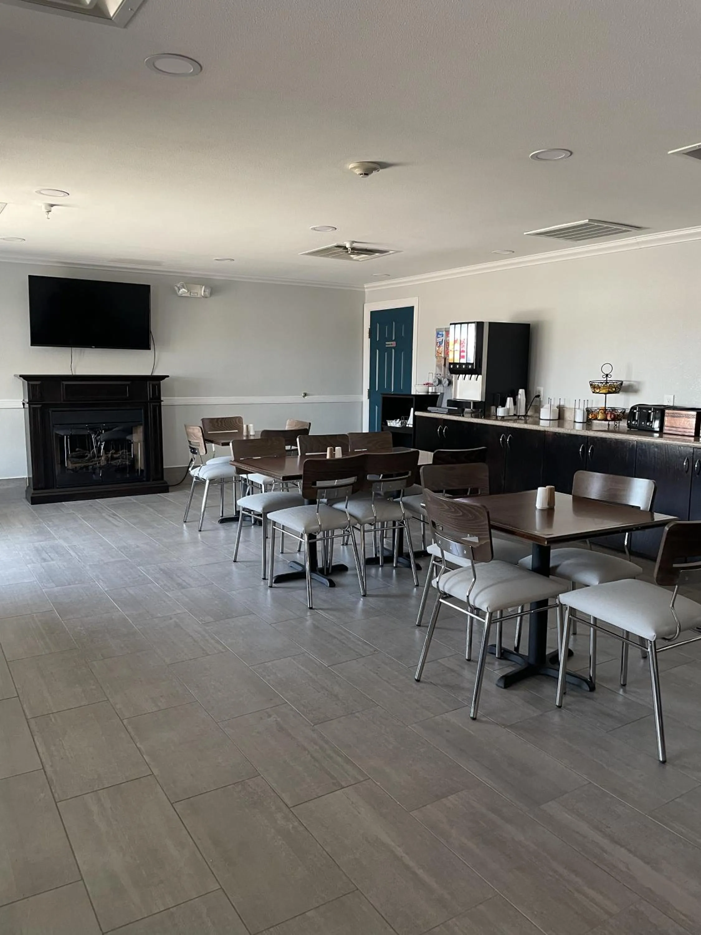 Breakfast in Motel 6 Hobbs, NM - Event Center