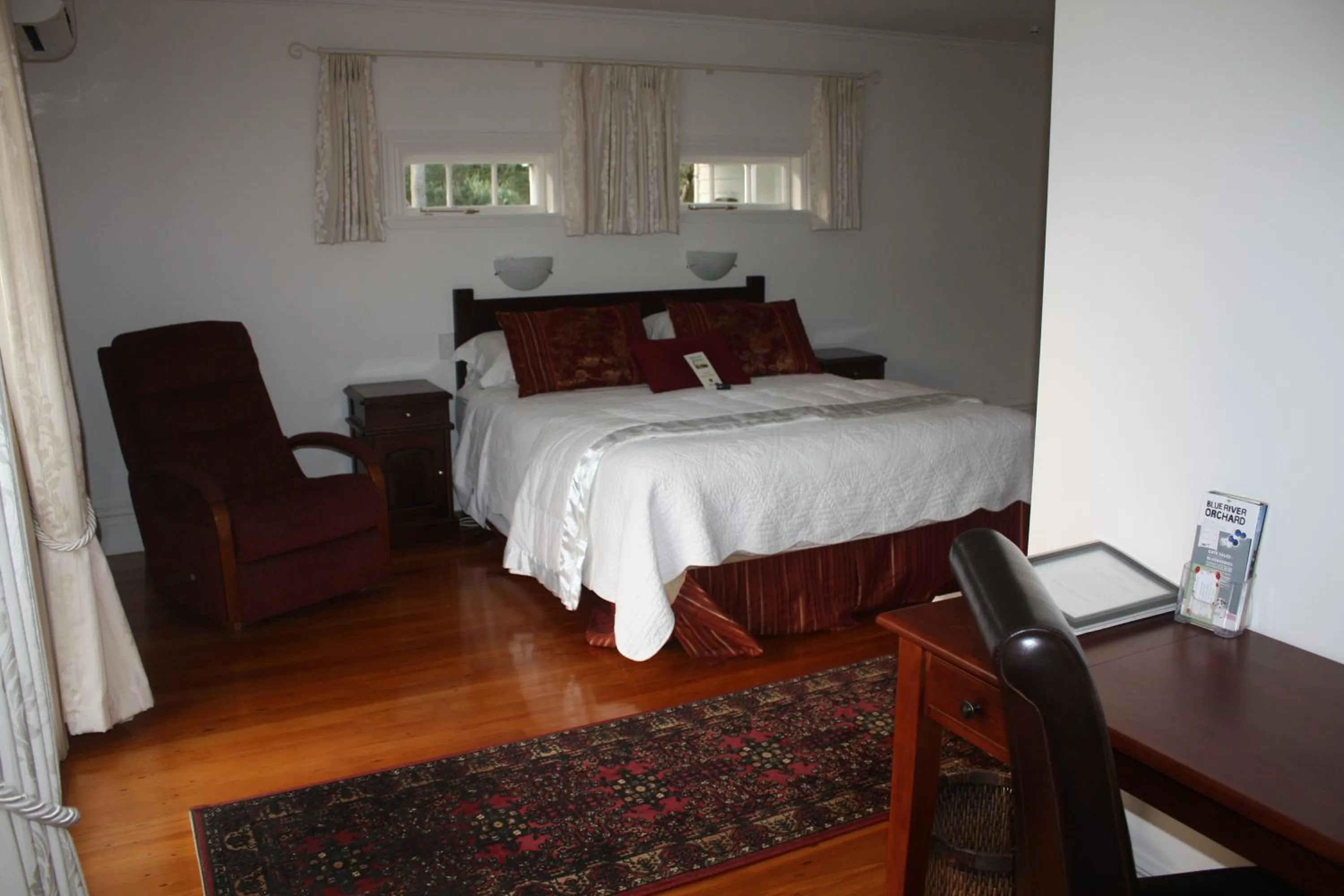 Seating area, Bed in Paheke Boutique Lodge