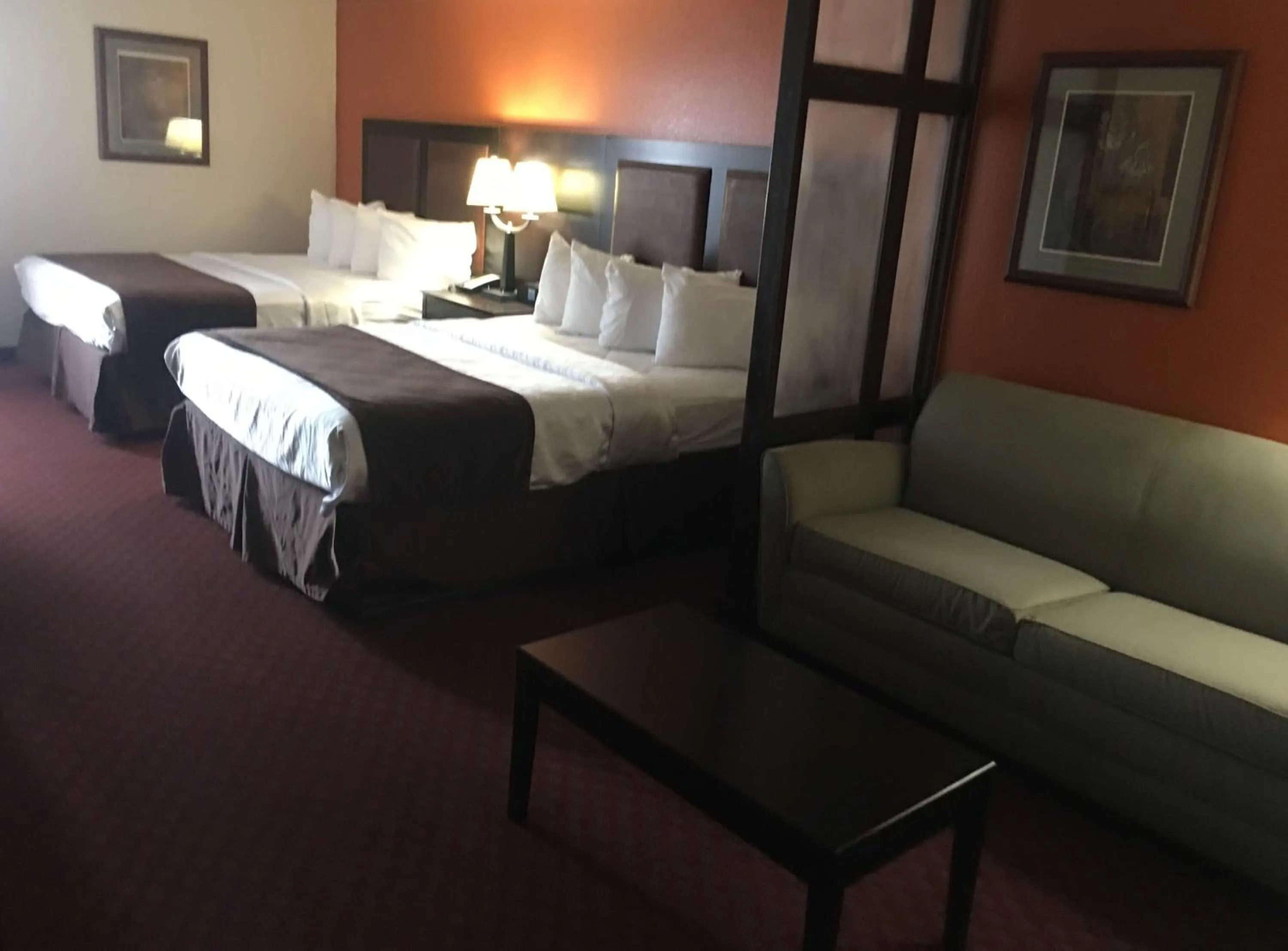 Photo of the whole room, Bed in Best Windsor Inn