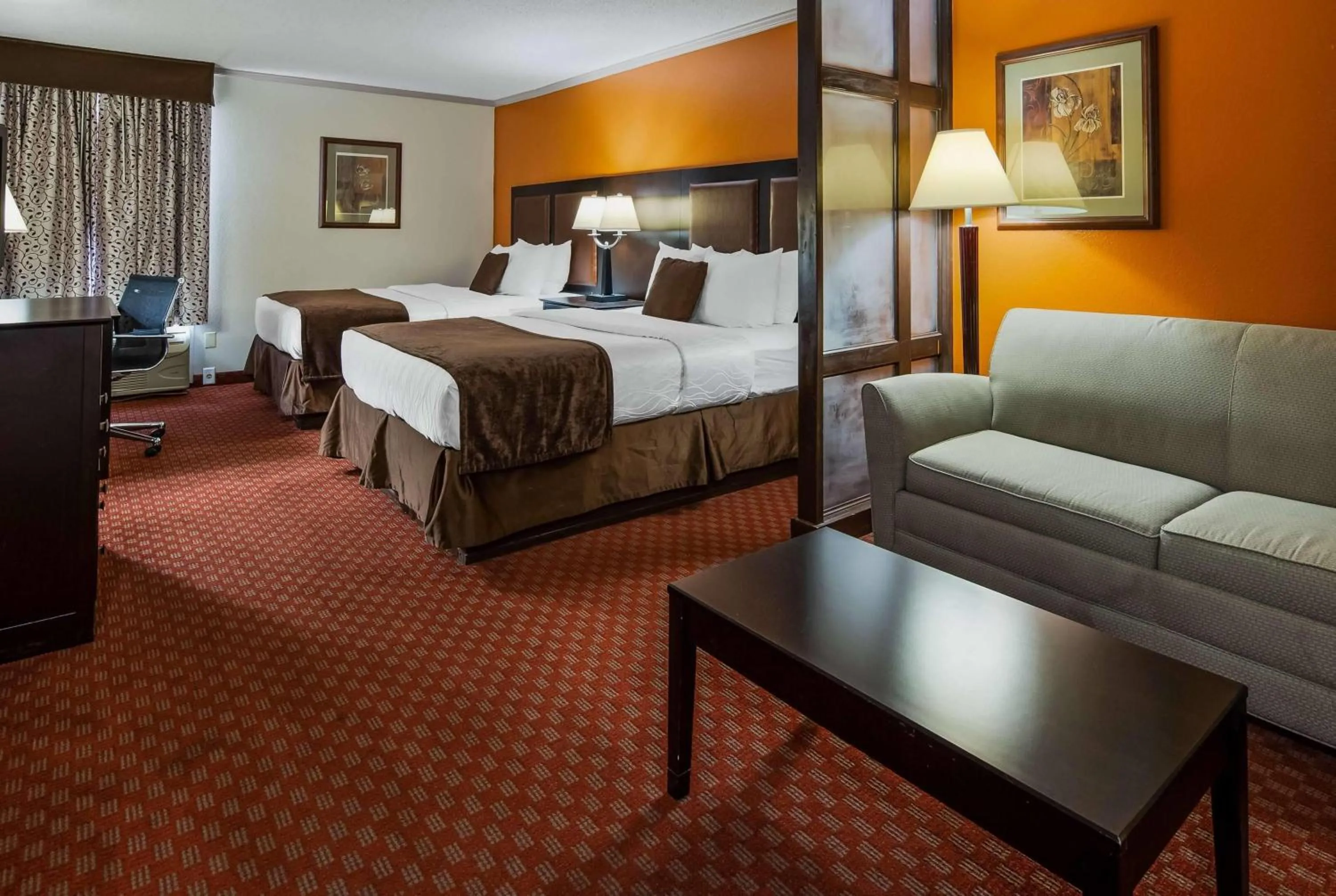 Photo of the whole room, Bed in Baymont by Wyndham Lubbock