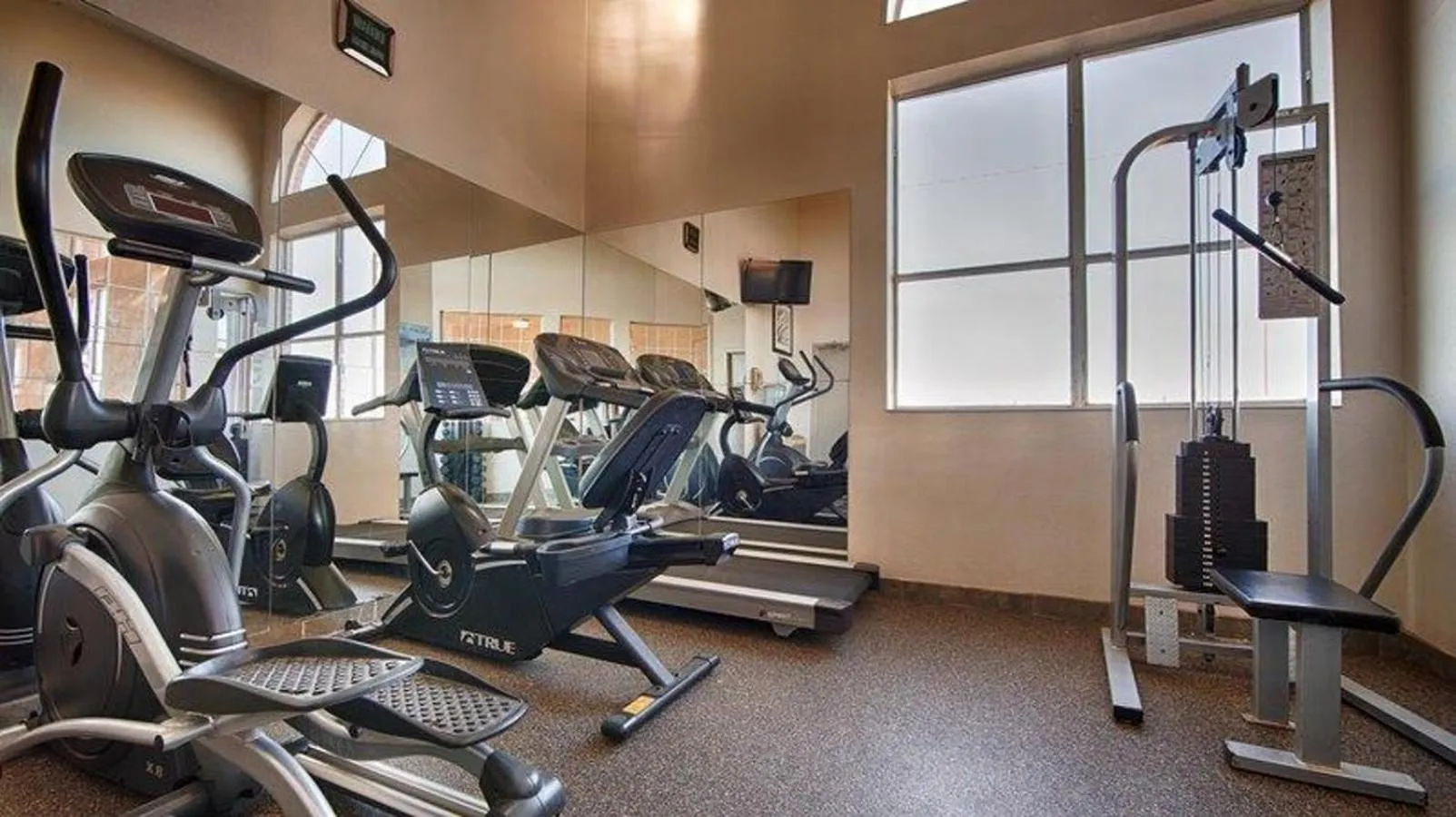 Fitness centre/facilities in Best Windsor Inn