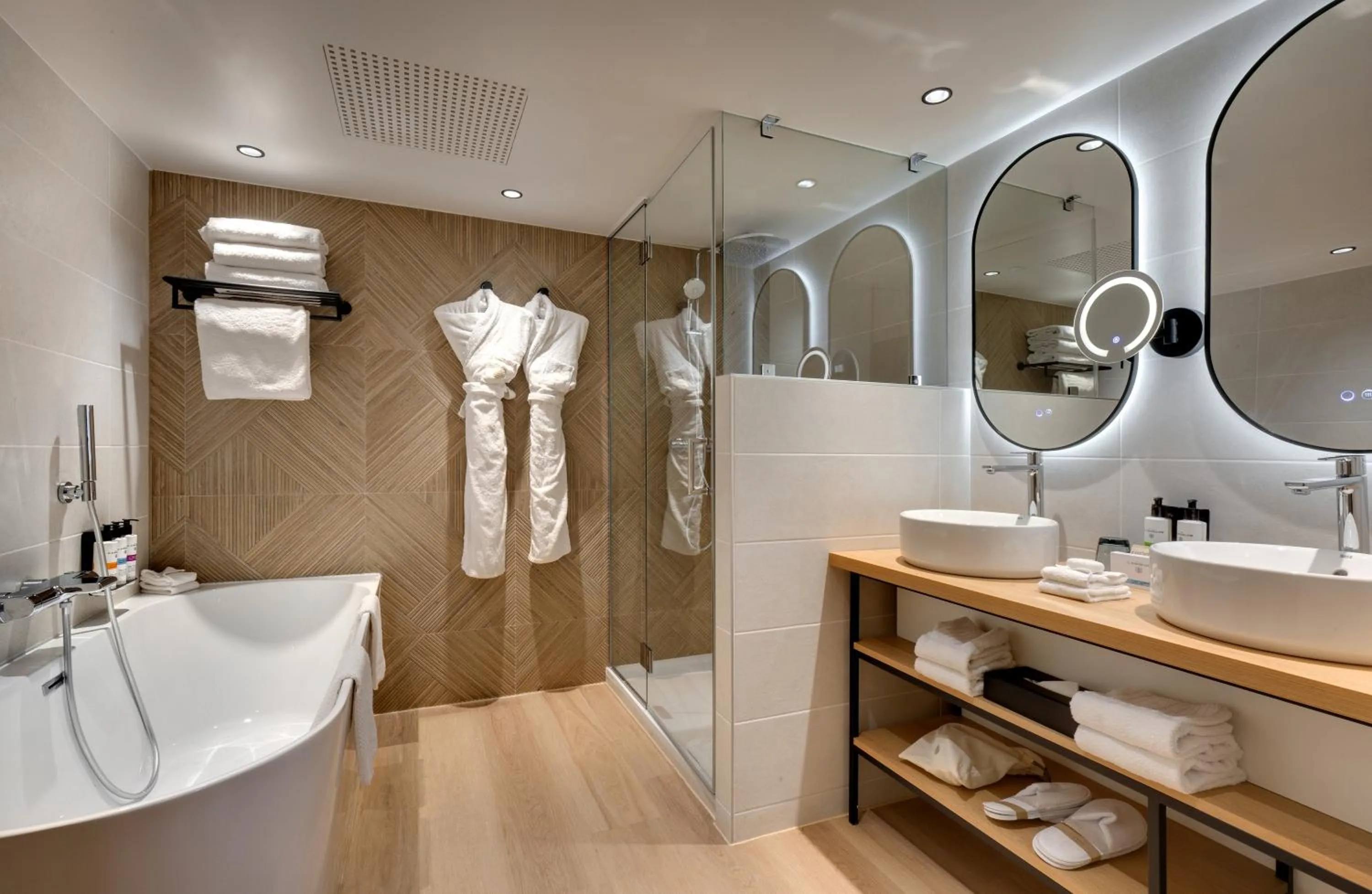 Bathroom in Pullman La Pléiade Montpellier Centre