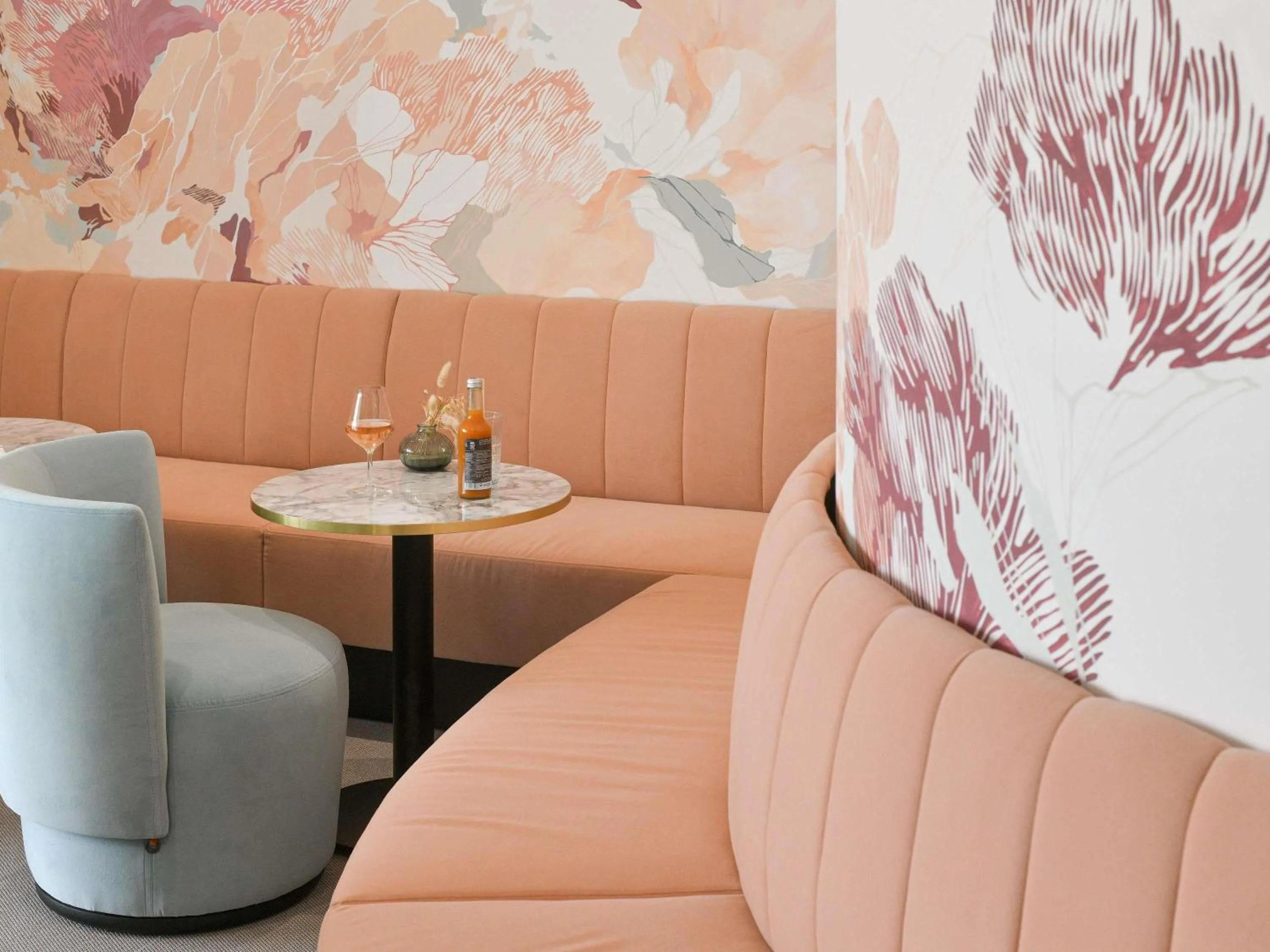 Lounge or bar in Pullman La Pléiade Montpellier Centre