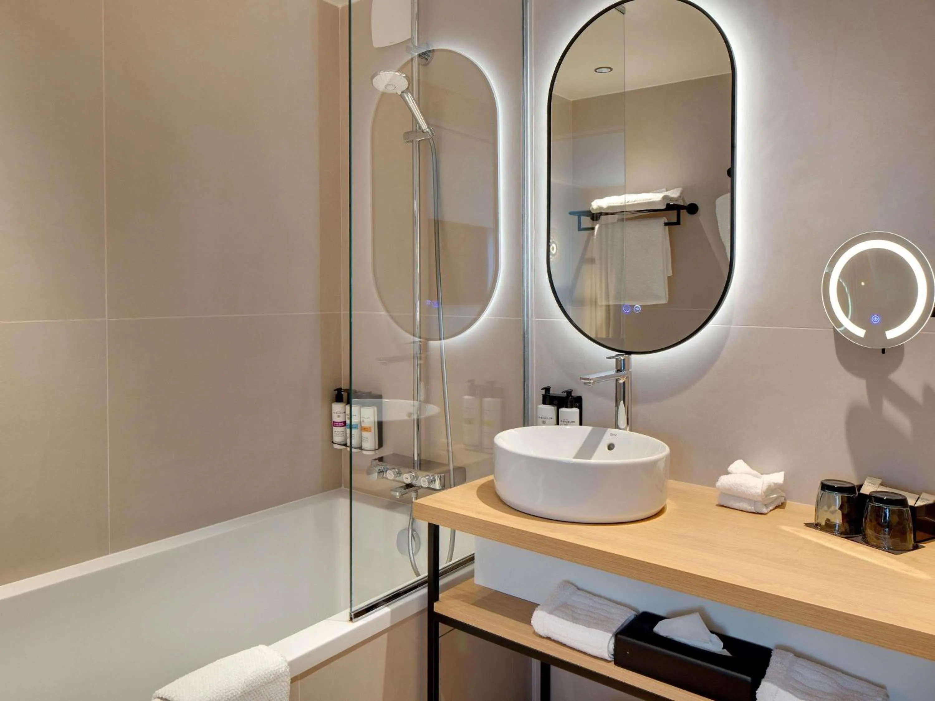 Bedroom in Pullman La Pléiade Montpellier Centre