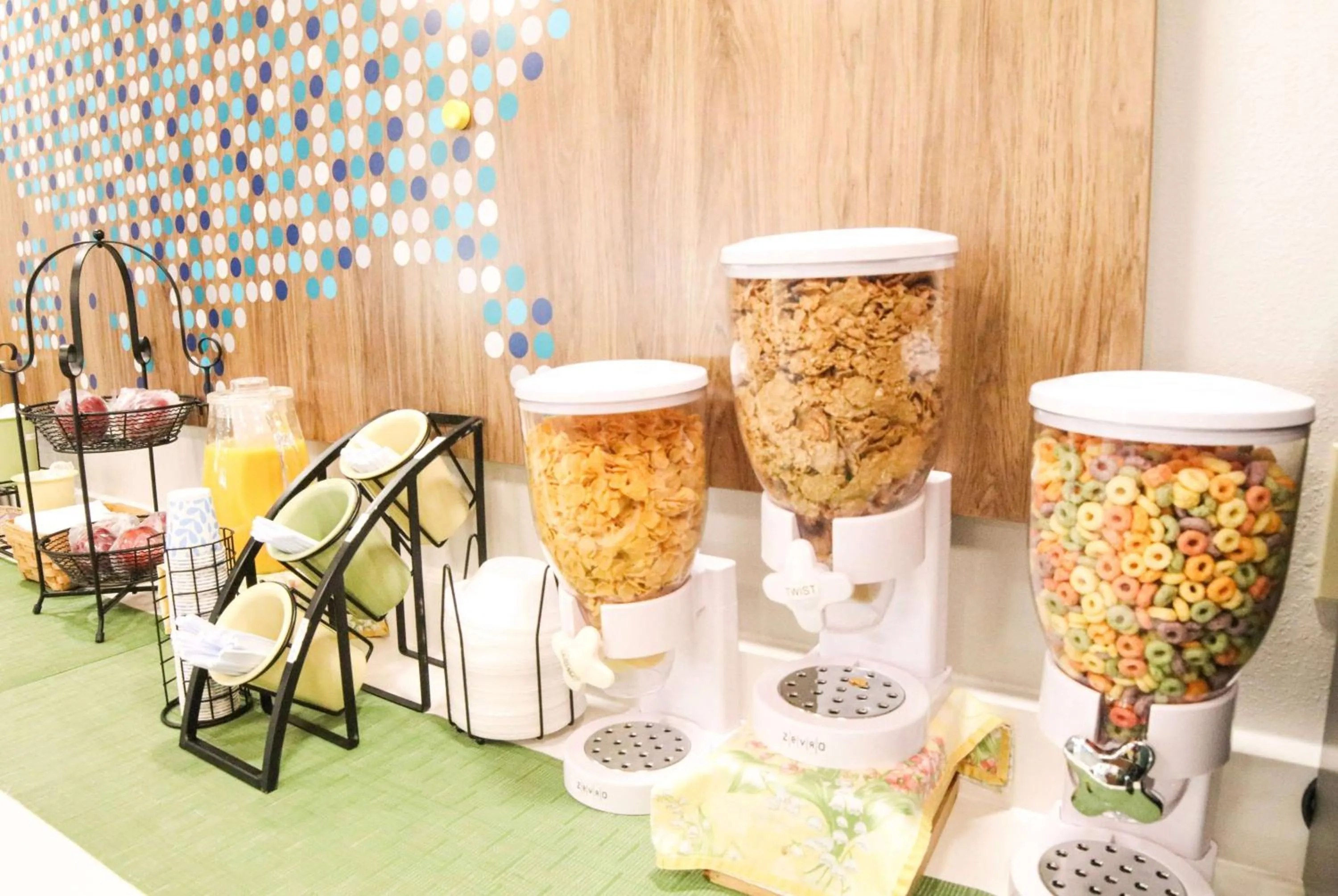 Restaurant/places to eat in Microtel Inn & Suites by Wyndham Charlotte/Northlake