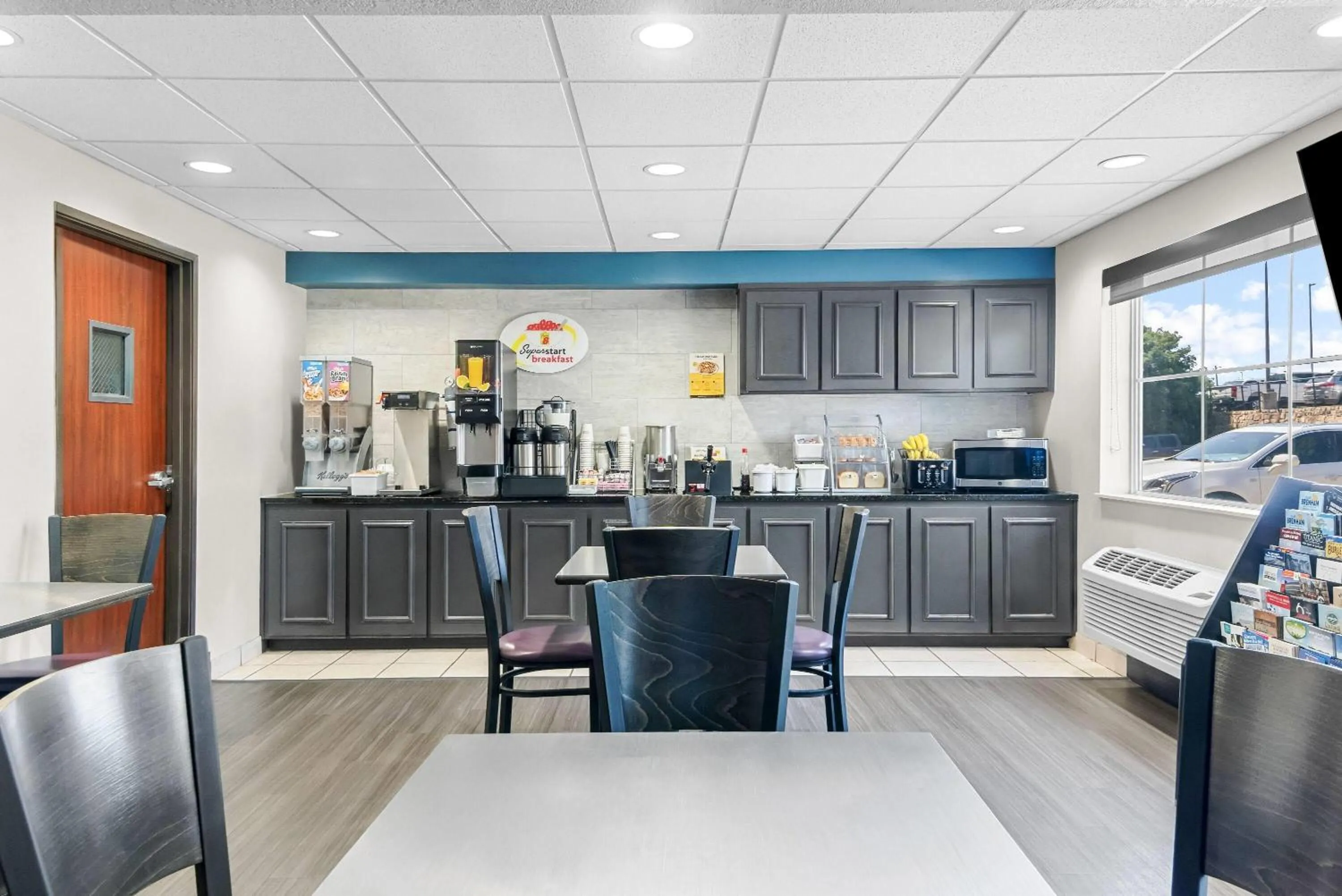 Restaurant/places to eat in Super 8 by Wyndham Weatherford