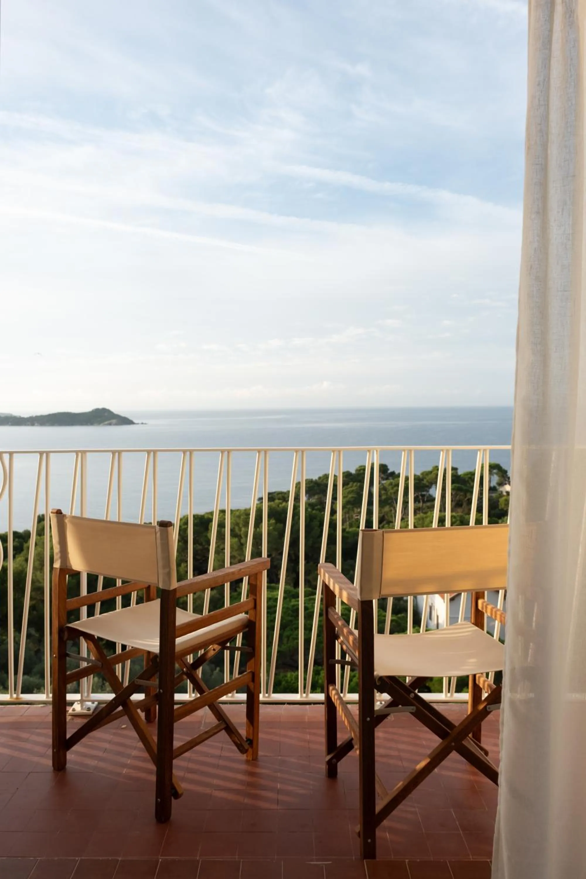Balcony/Terrace in Hôtel Le Provençal - Rénové en 2025 - Bord de Mer