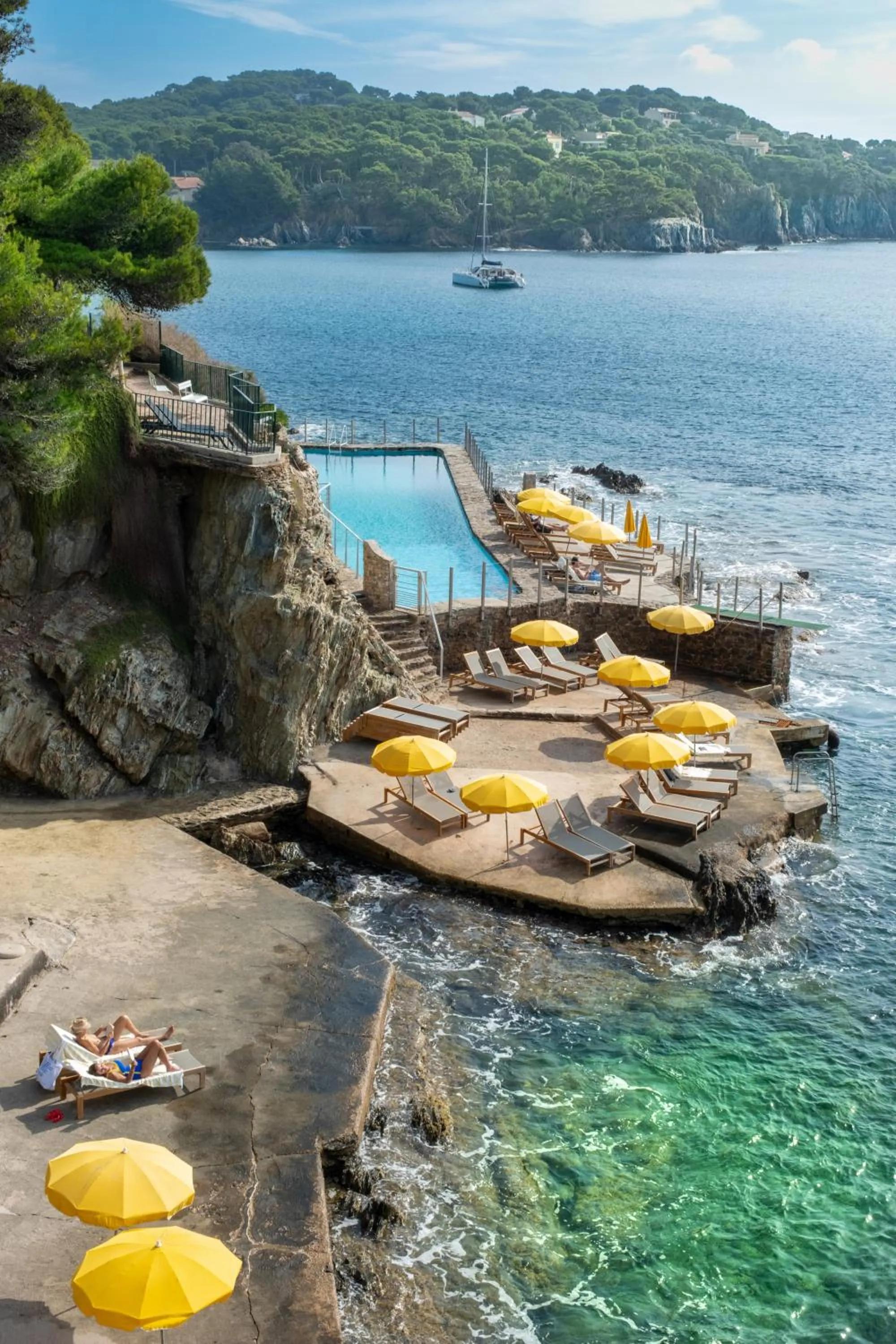 Pool view in Hôtel Le Provençal - Rénové en 2025 - Bord de Mer