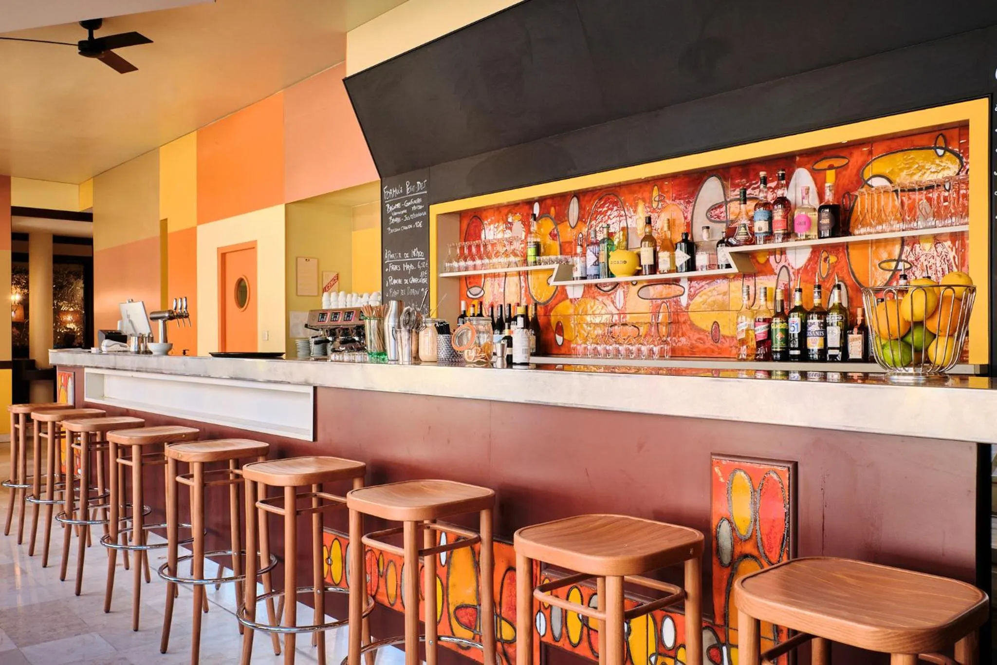 Restaurant/places to eat in Hôtel Le Provençal - Rénové en 2025 - Bord de Mer