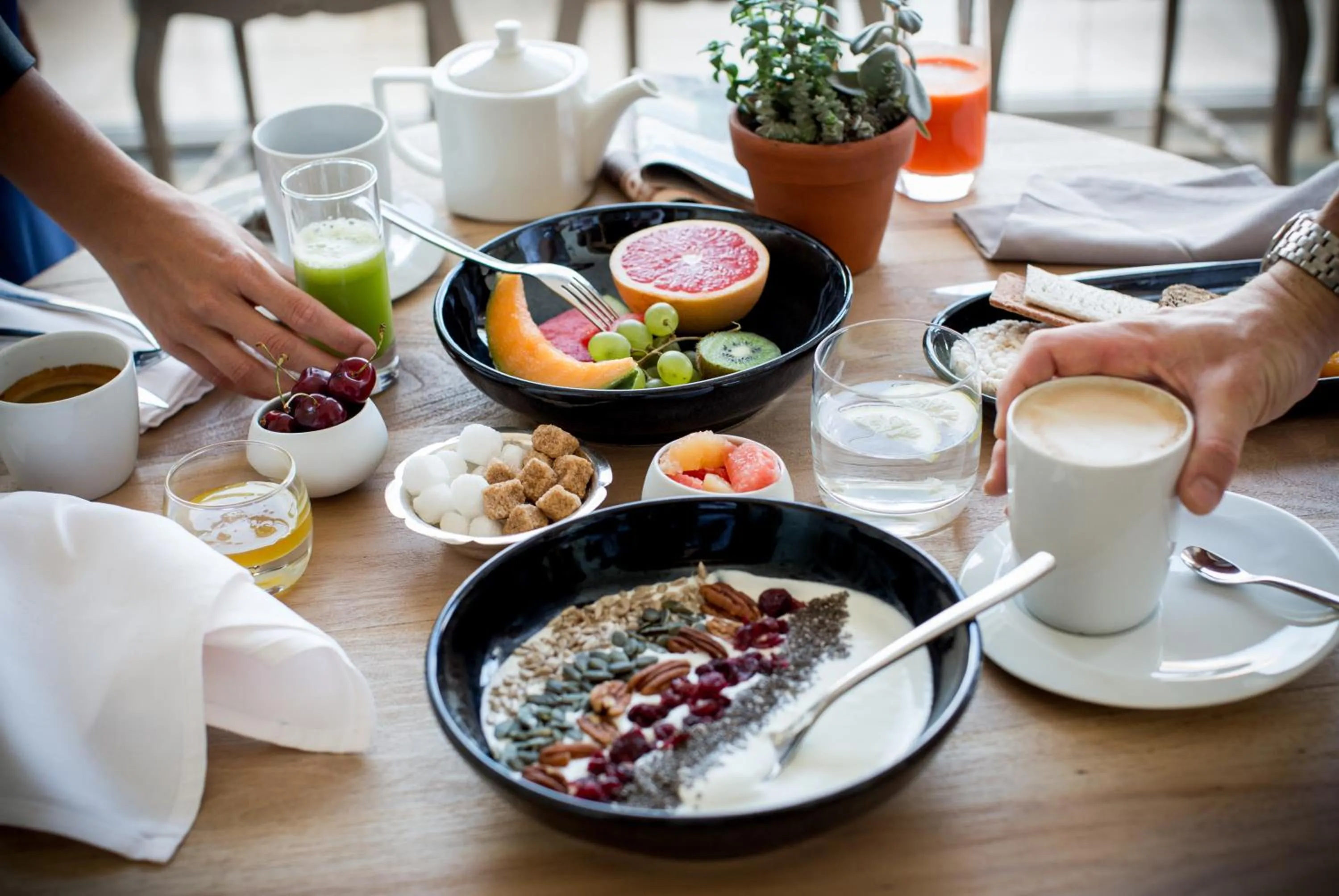 Breakfast in Hôtel Le Provençal - Rénové en 2025 - Bord de Mer