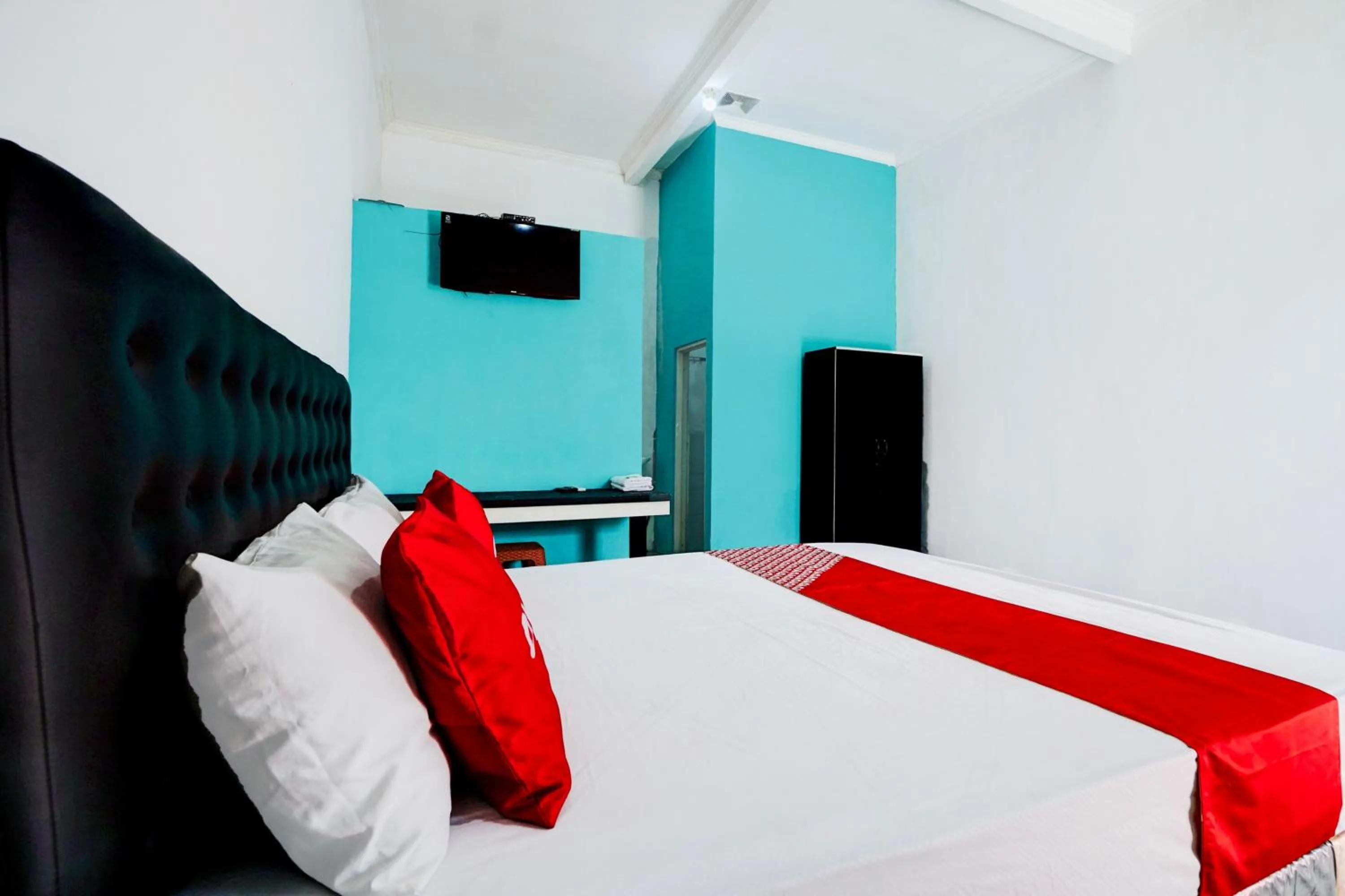 Bedroom, Bed in Hotel O Mojoanyar Near Terminal Bis Mojokerto