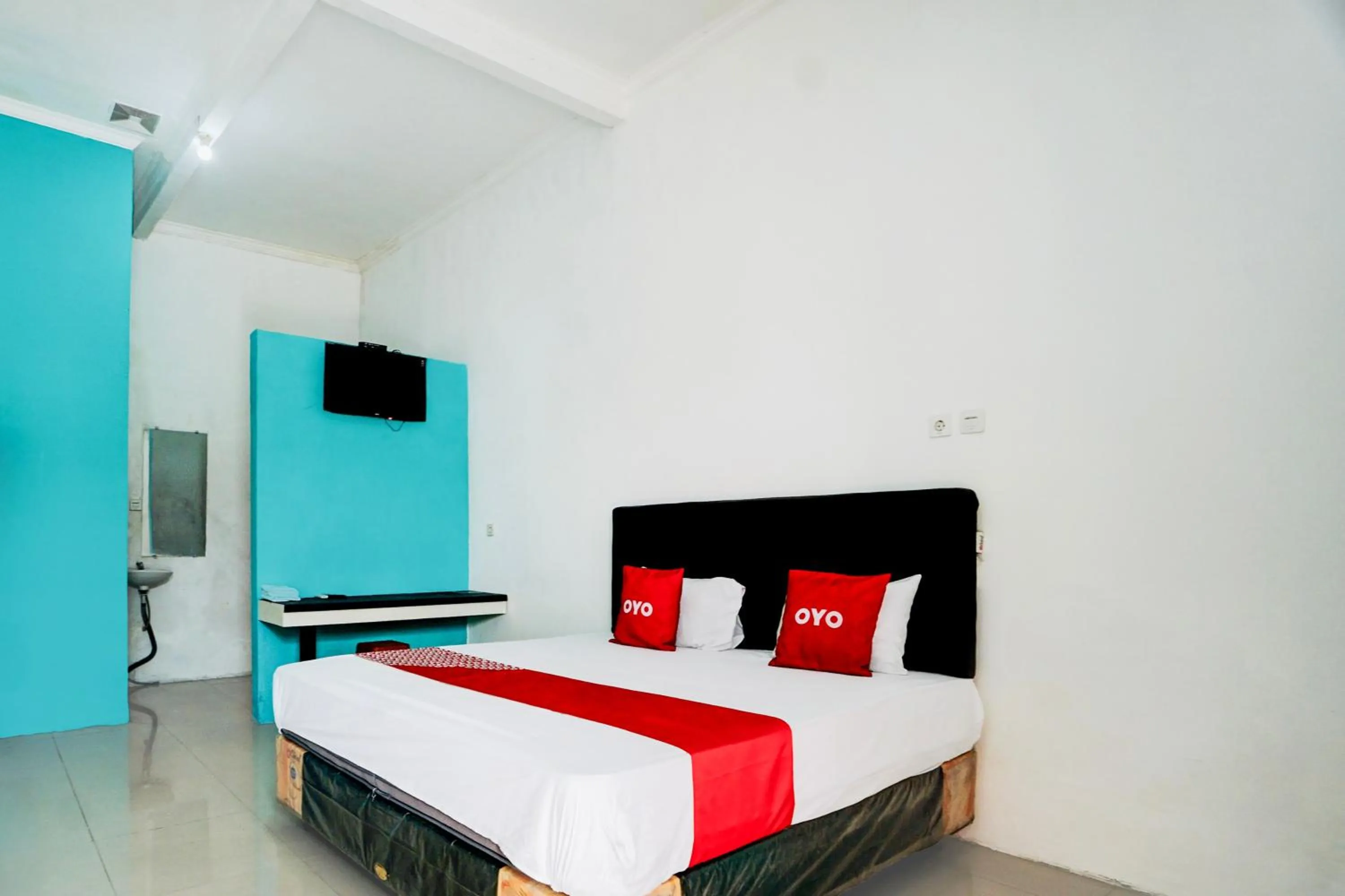 Bedroom, Bed in Hotel O Mojoanyar Near Terminal Bis Mojokerto