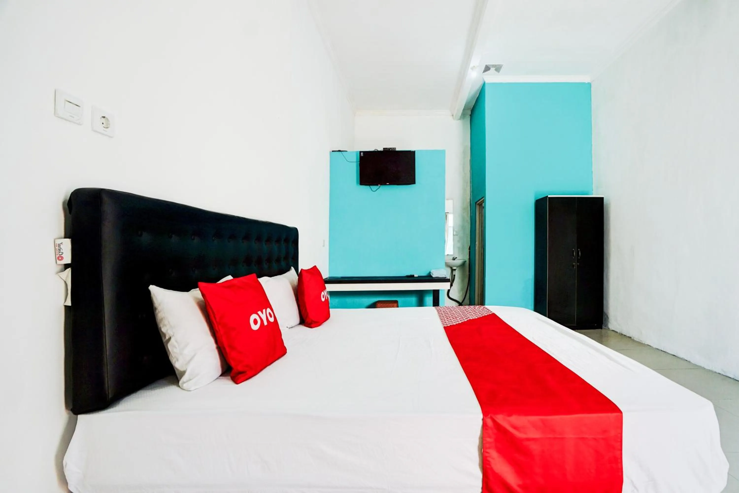 Bedroom, Bed in Hotel O Mojoanyar Near Terminal Bis Mojokerto