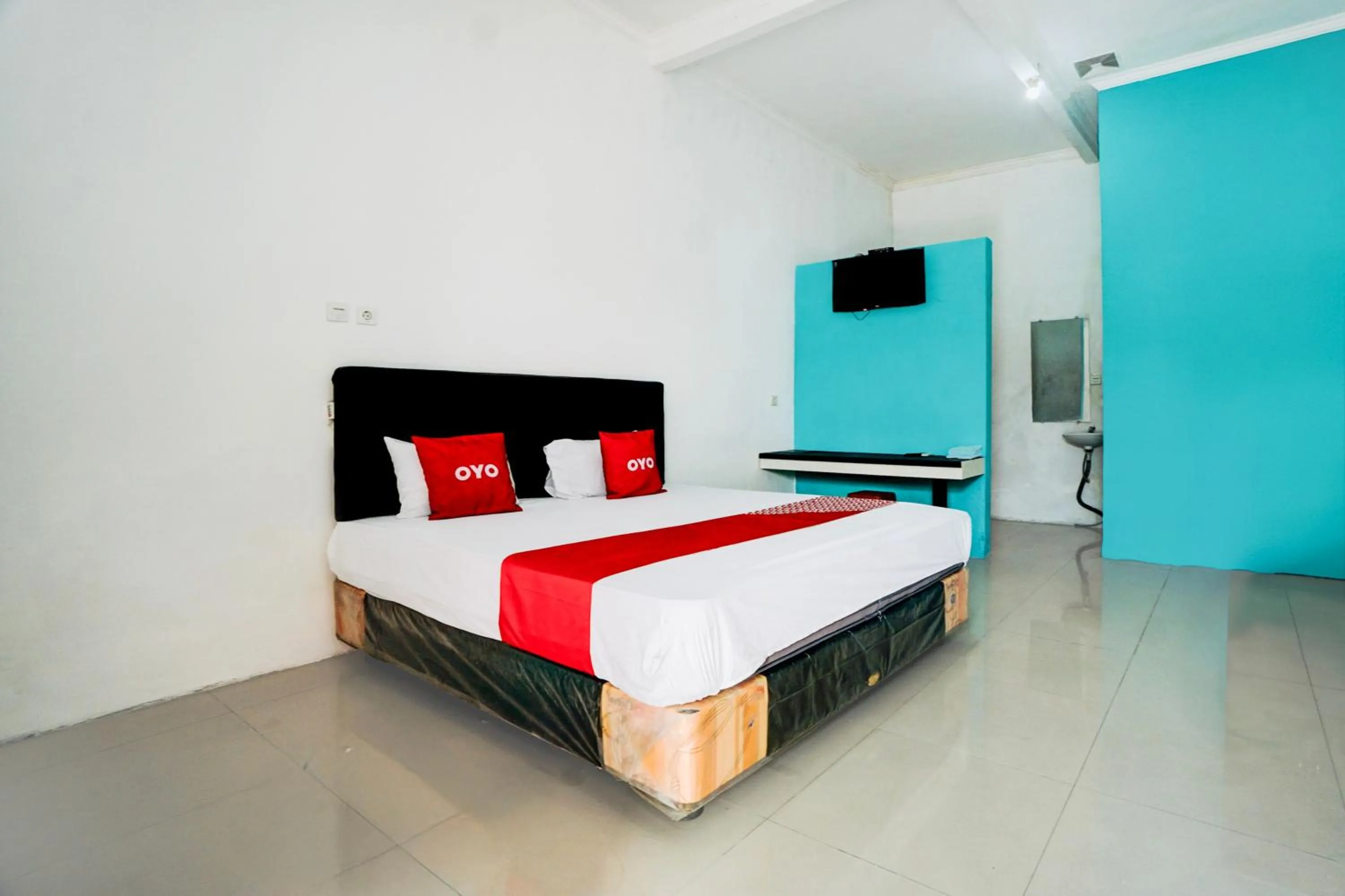 Bedroom, Bed in Hotel O Mojoanyar Near Terminal Bis Mojokerto