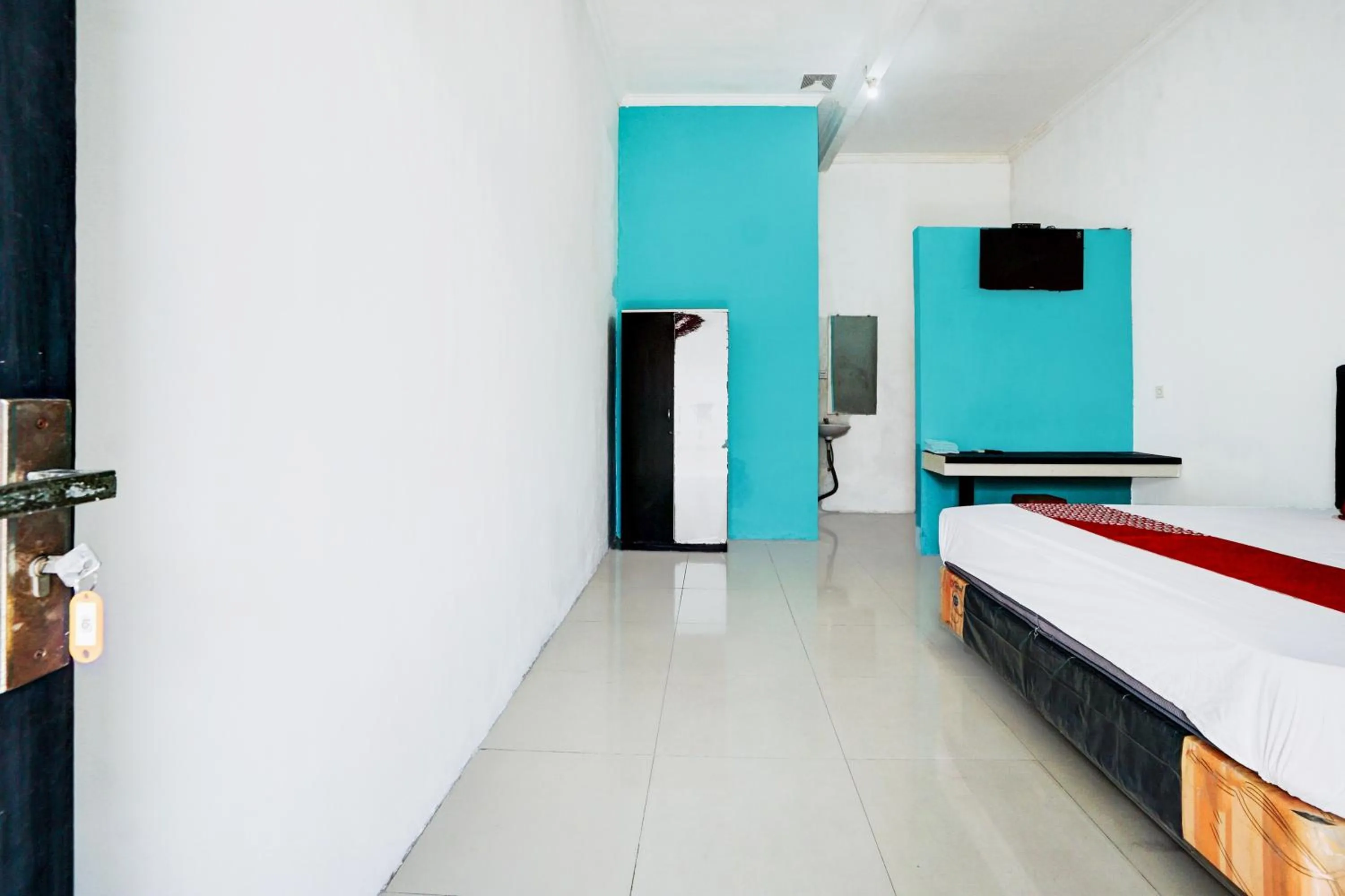 Bedroom, Bed in Hotel O Mojoanyar Near Terminal Bis Mojokerto