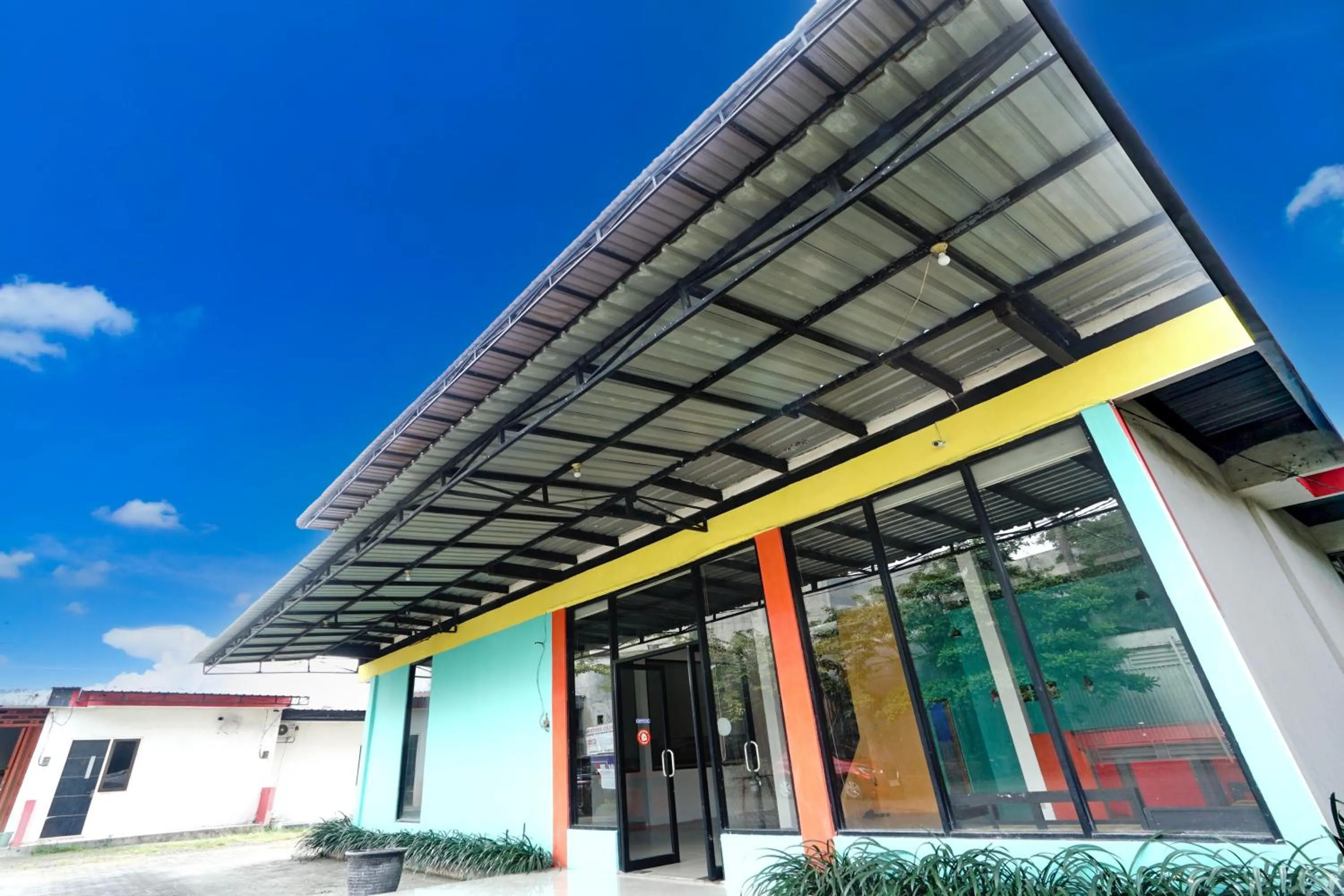 Facade/entrance in Hotel O Mojoanyar Near Terminal Bis Mojokerto