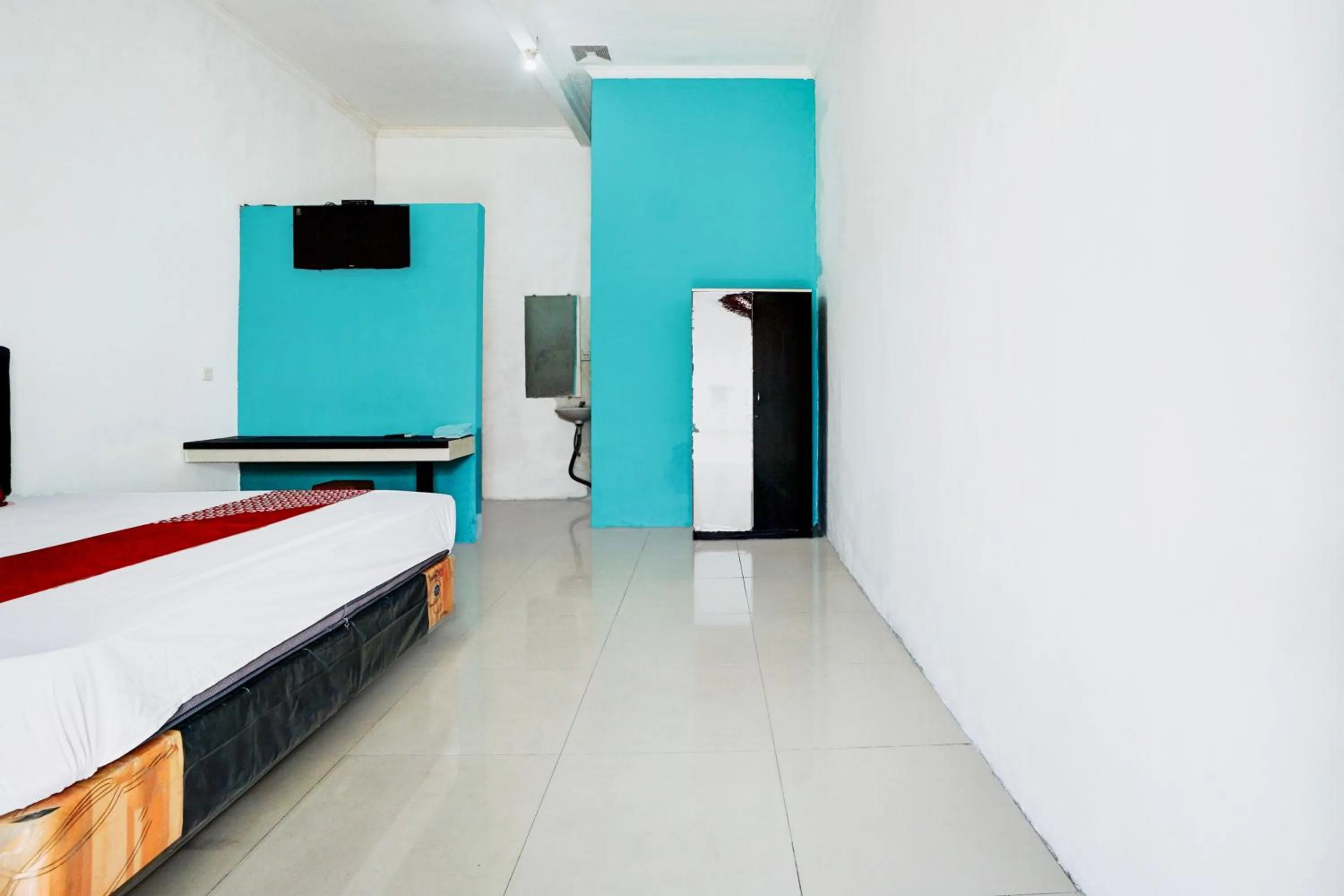 Bedroom, Bed in Hotel O Mojoanyar Near Terminal Bis Mojokerto