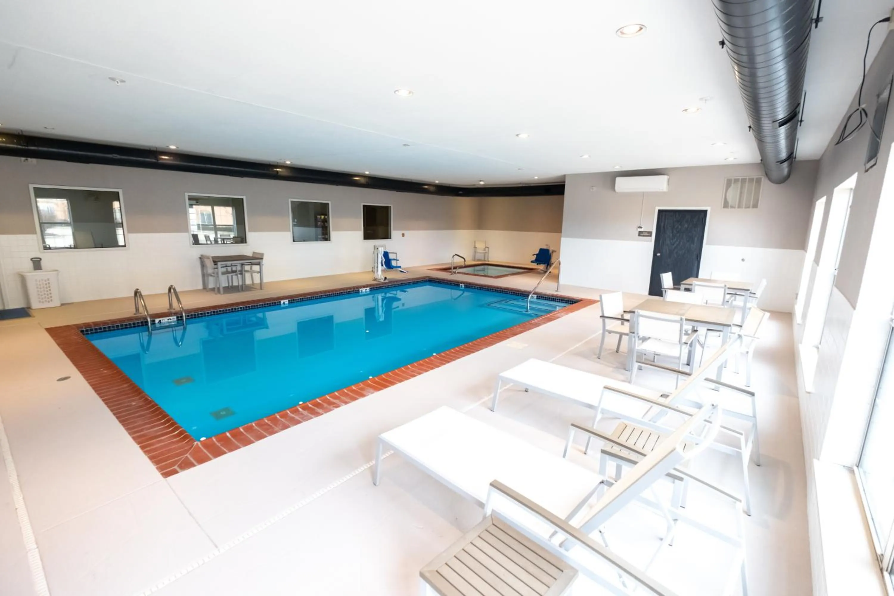 Swimming pool in Country Inn & Suites by Radisson, Effingham, IL