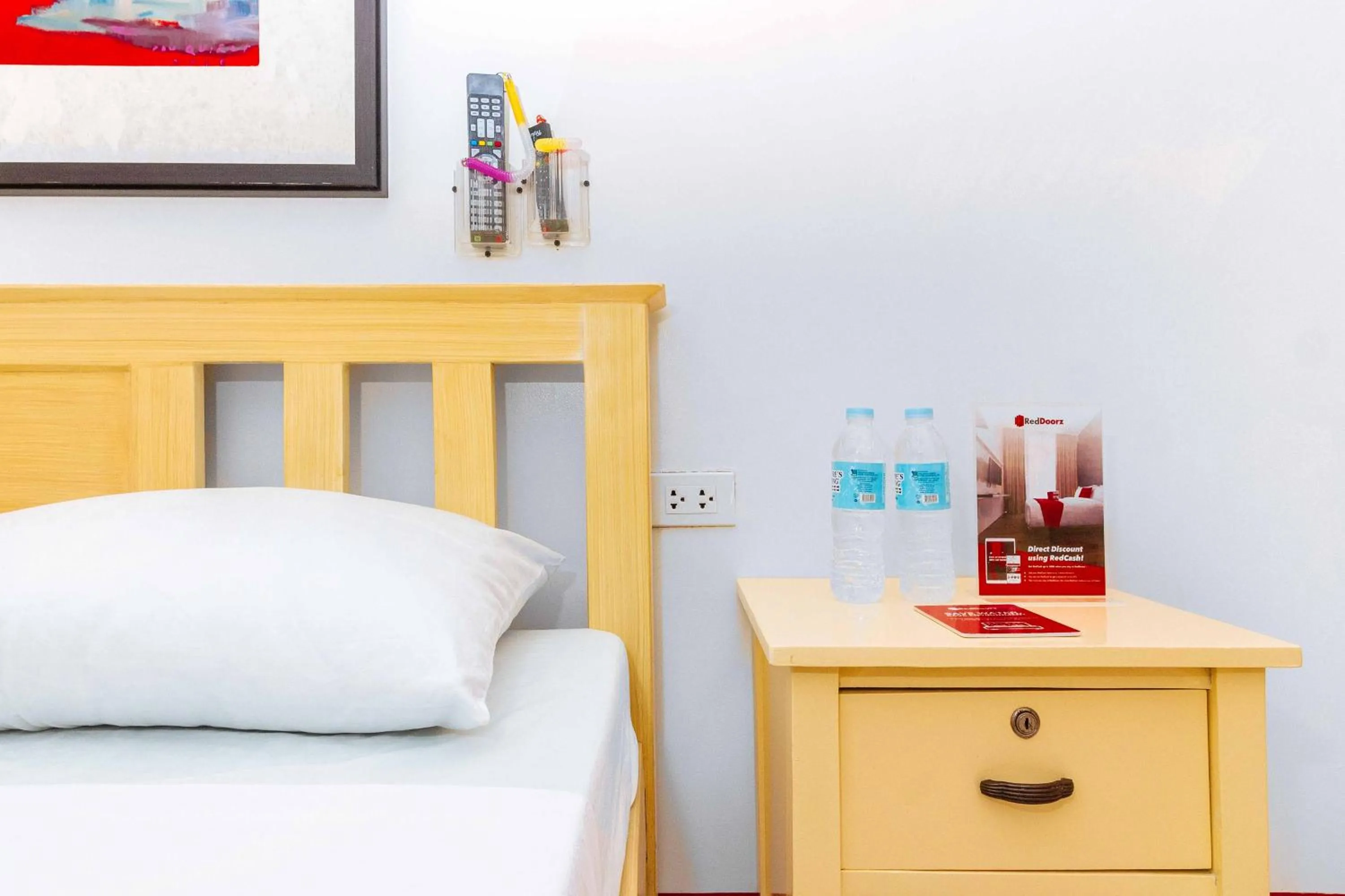 Photo of the whole room in RedDoorz near Cebu Metropolitan Cathedral