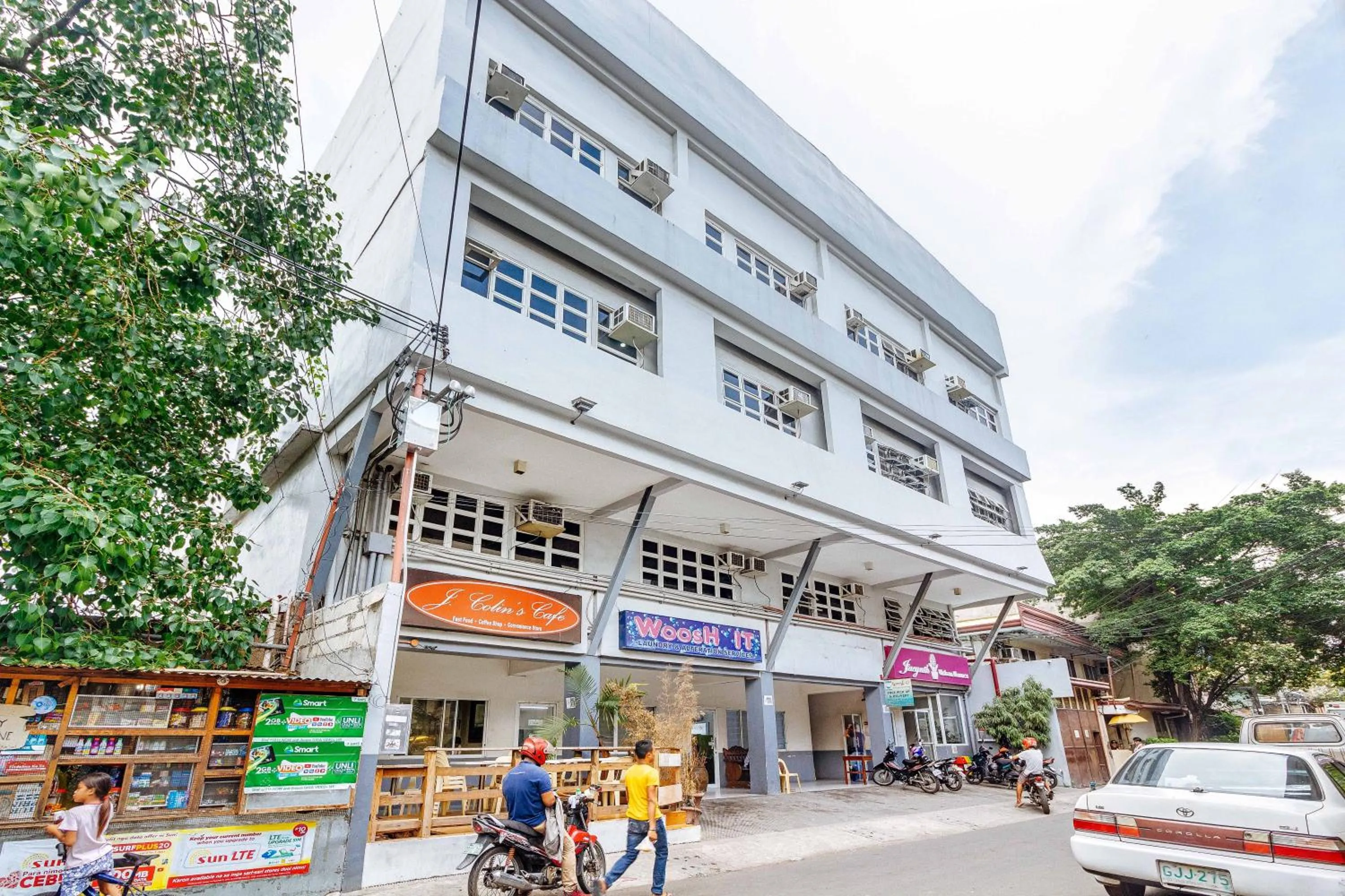 Property building in RedDoorz near Cebu Metropolitan Cathedral