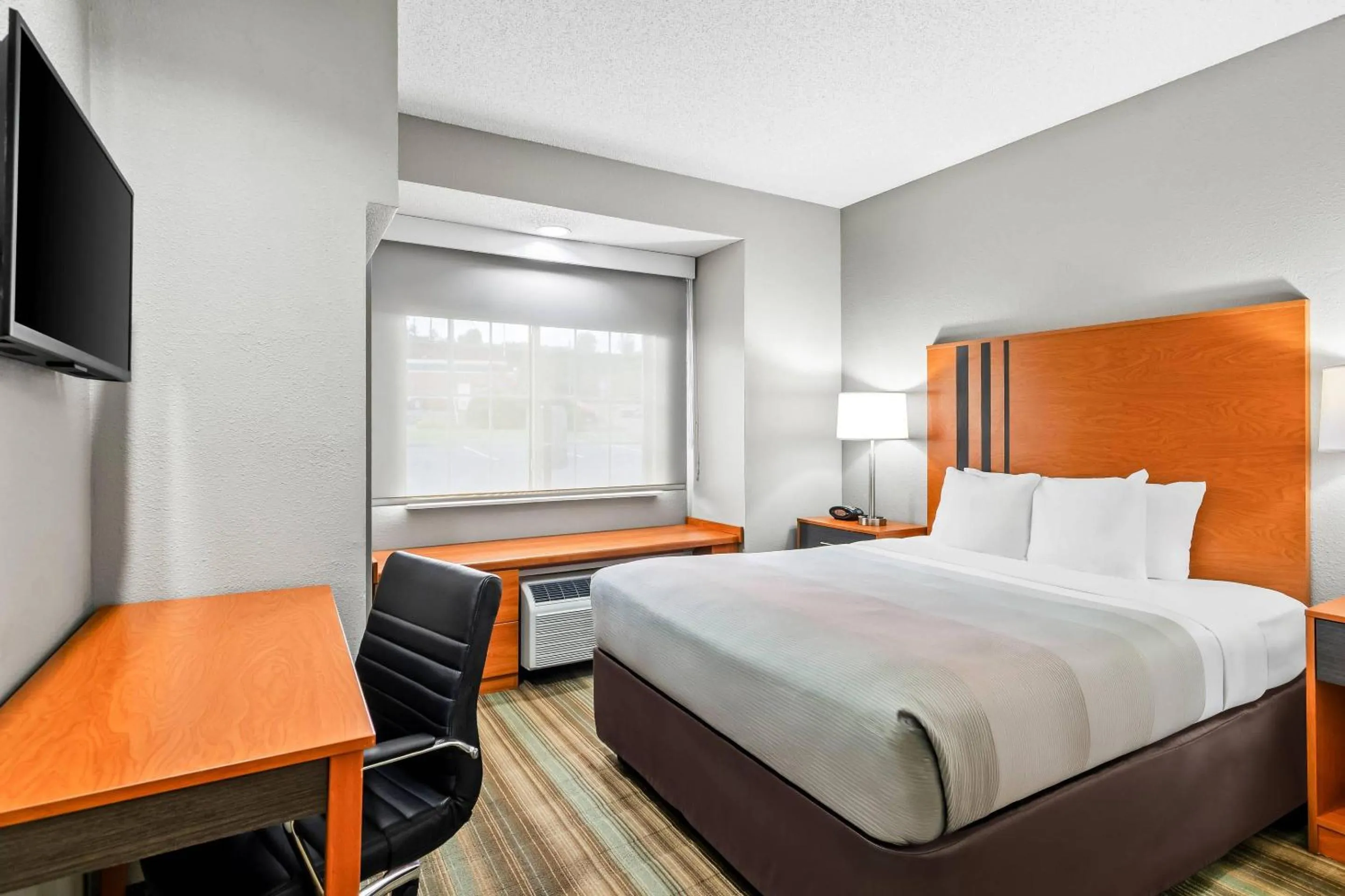 Bedroom, Bed in Quality Inn & Suites I-81 Exit 7