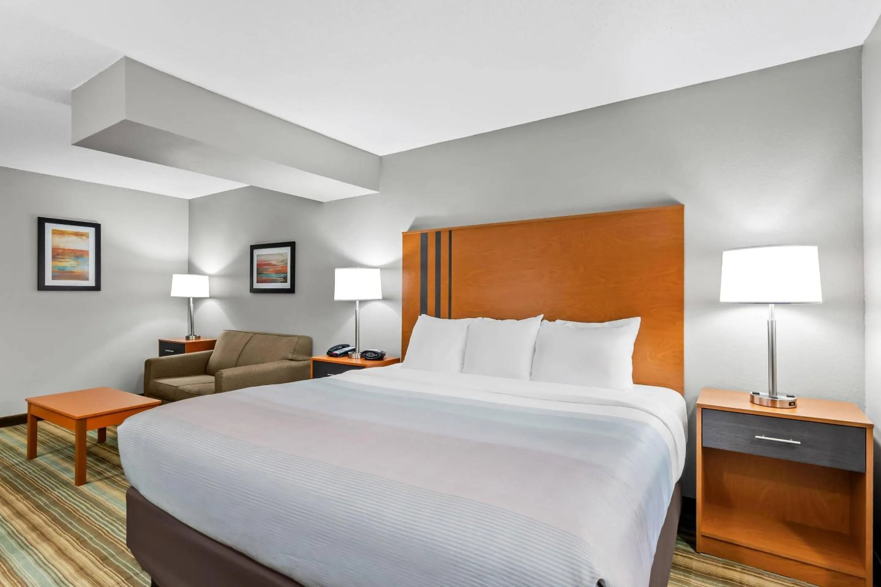 Bedroom, Bed in Quality Inn & Suites I-81 Exit 7