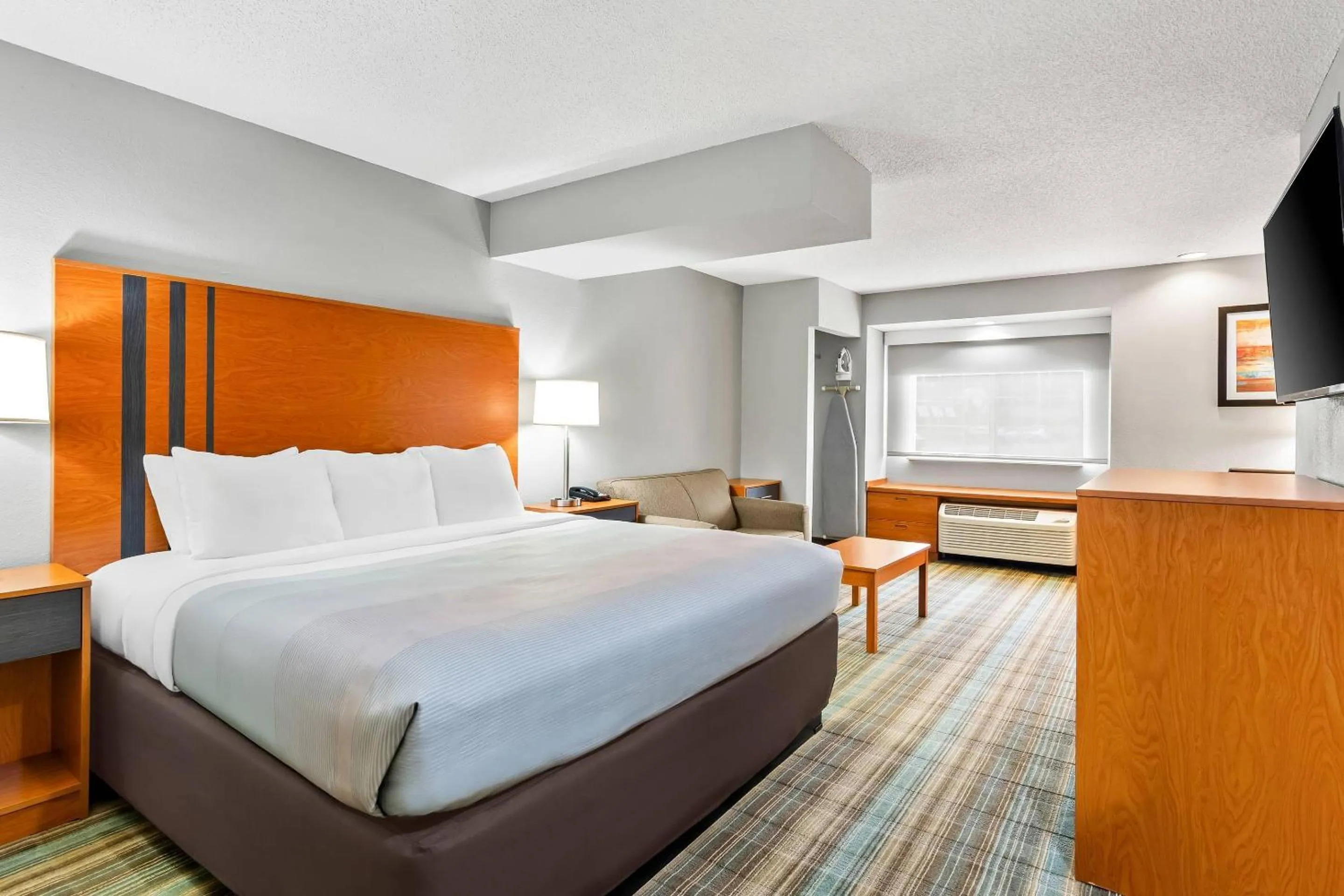 Bedroom, Bed in Quality Inn & Suites I-81 Exit 7