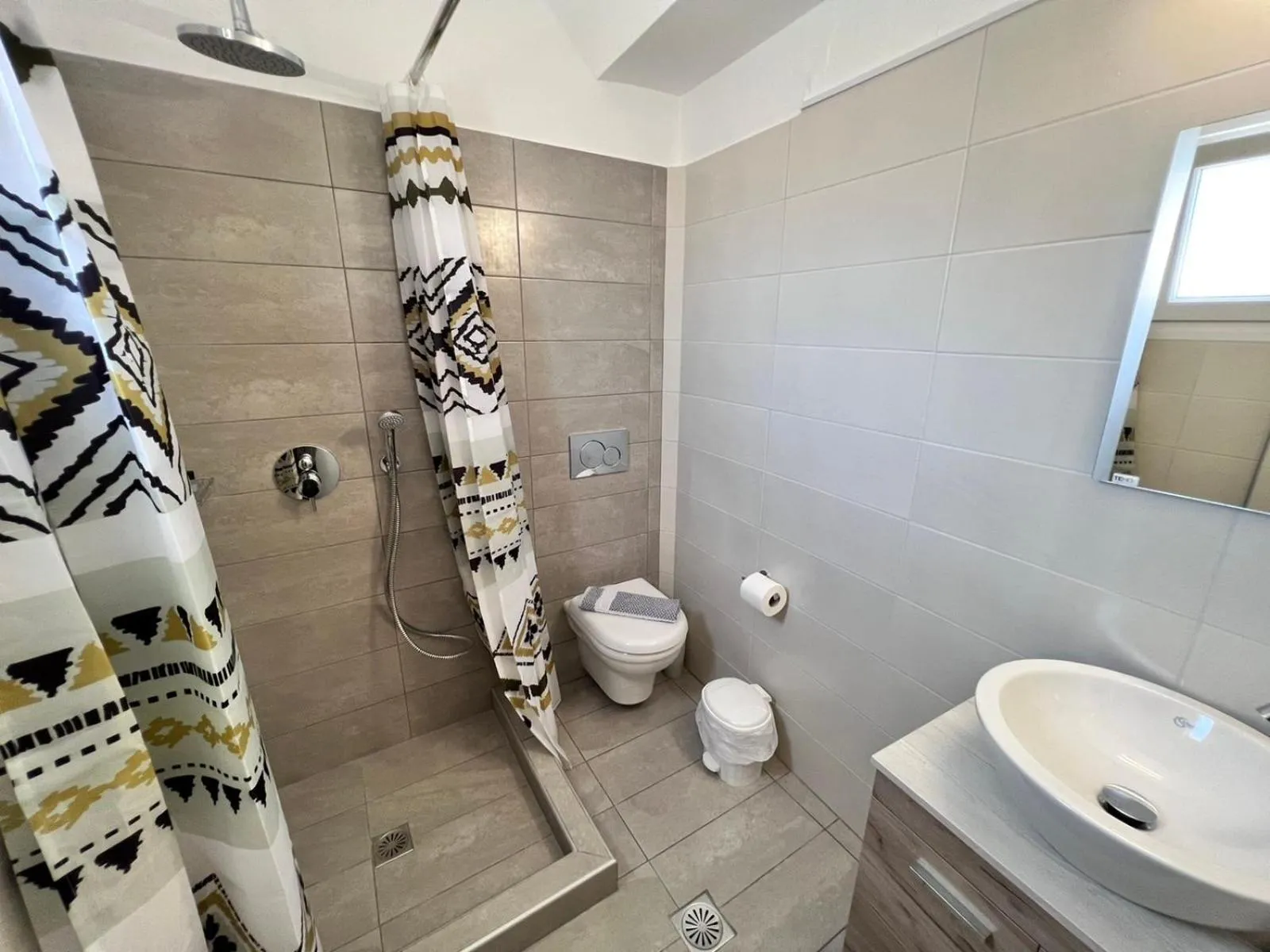 Shower in Firaxenia rooms