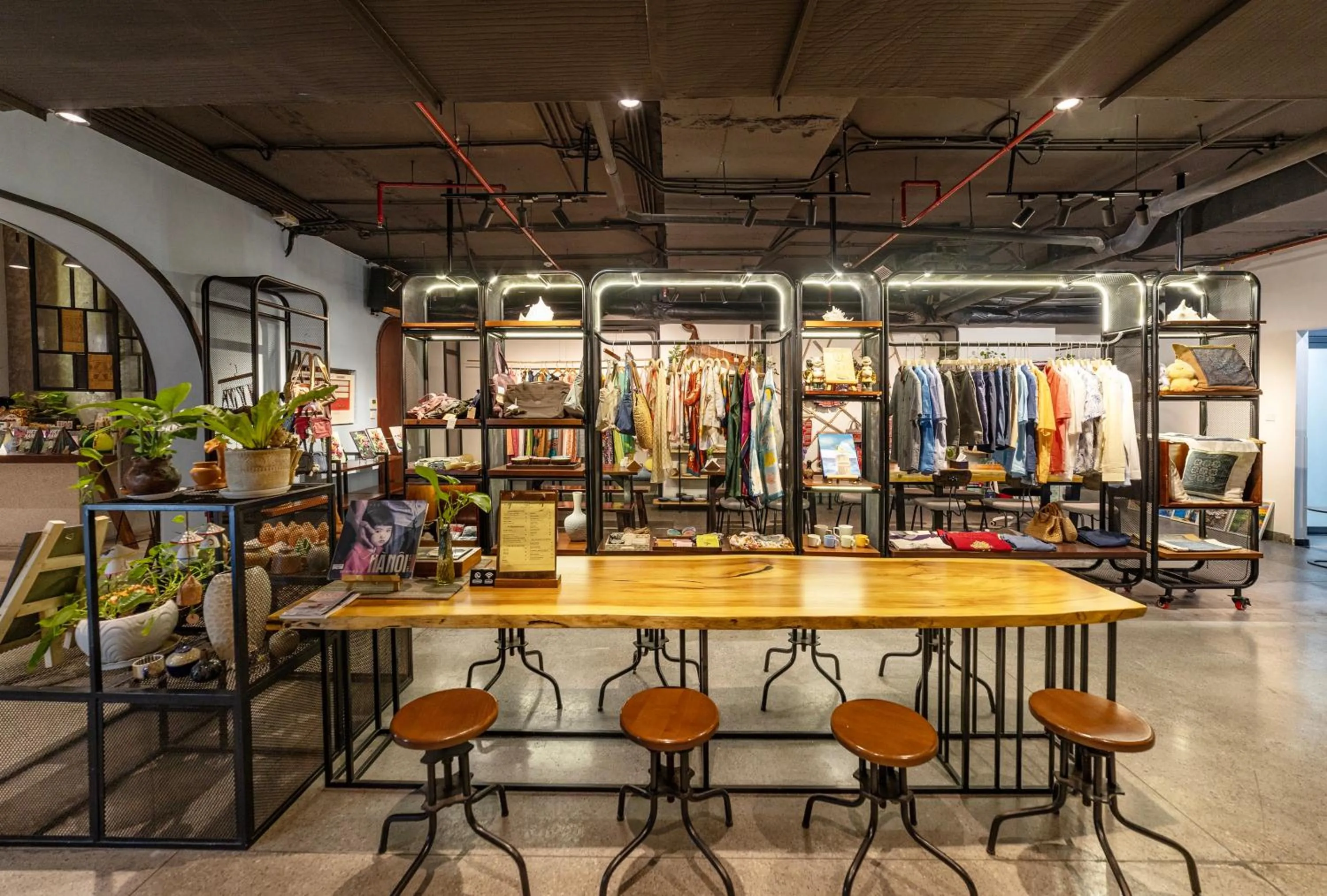 Shopping Area in Em Oi Boutique Hotel