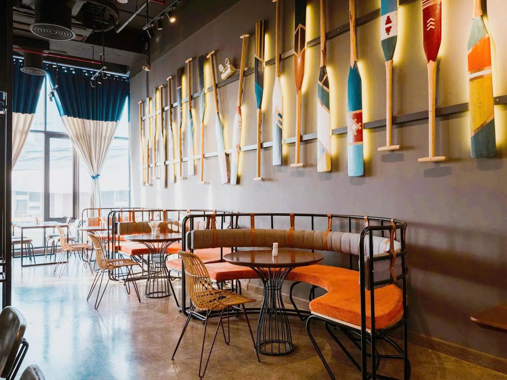 Restaurant/places to eat in Em Oi Boutique Hotel