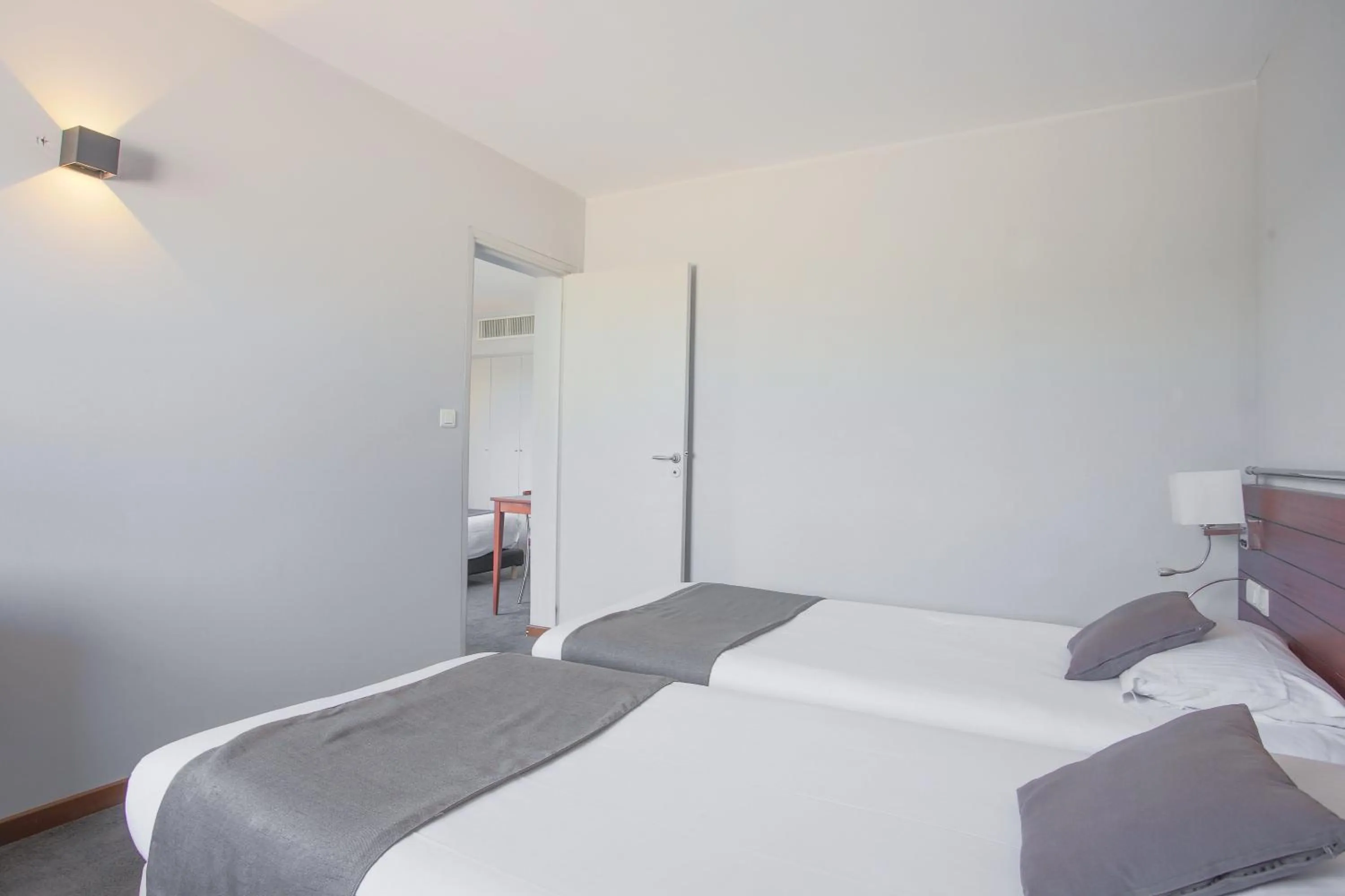 Bed in Hotel Brise de Mer - Piscine intérieure & extérieure