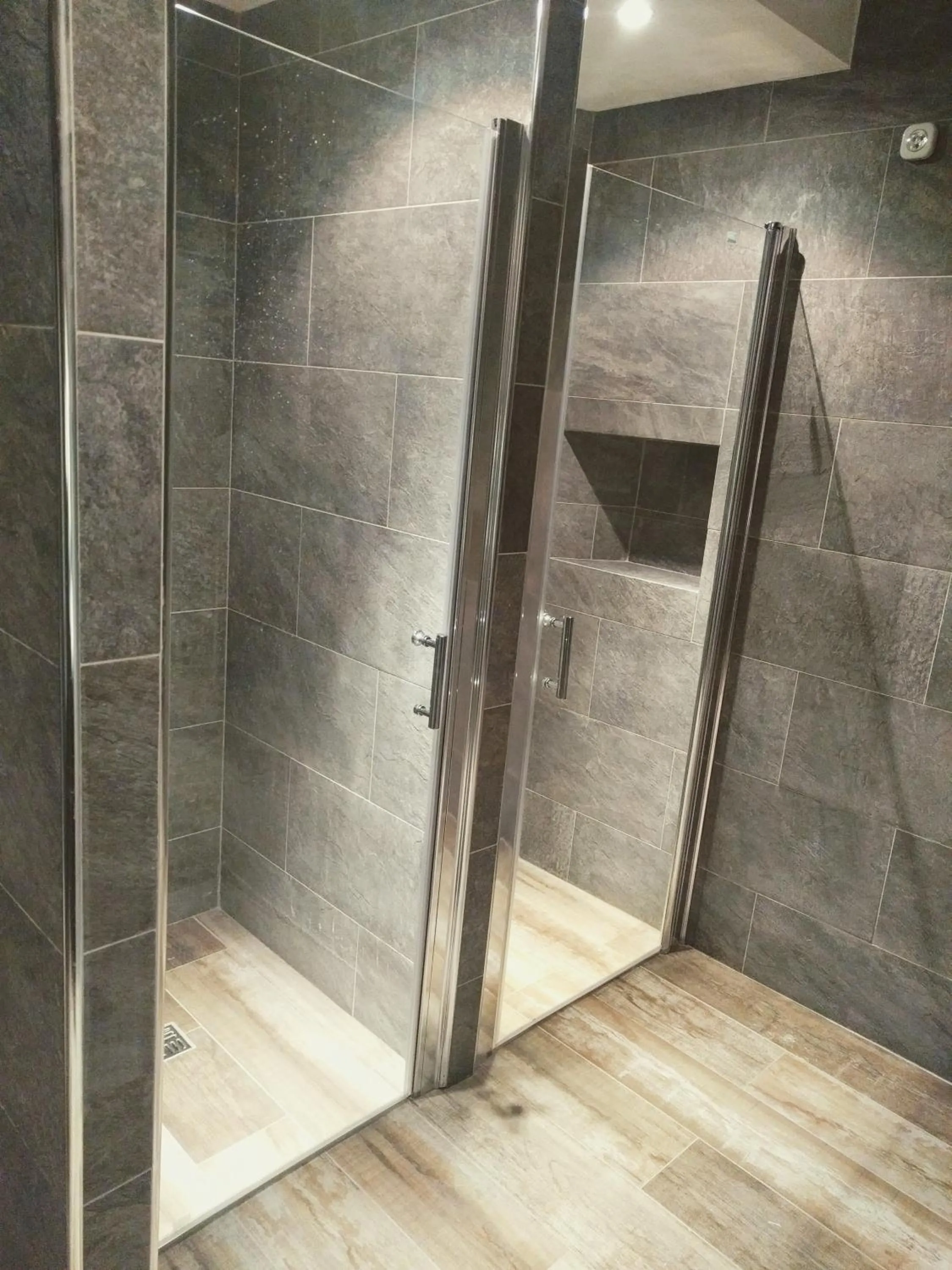 Spa and wellness centre/facilities in Hotel Brise de Mer - Piscine intérieure & extérieure