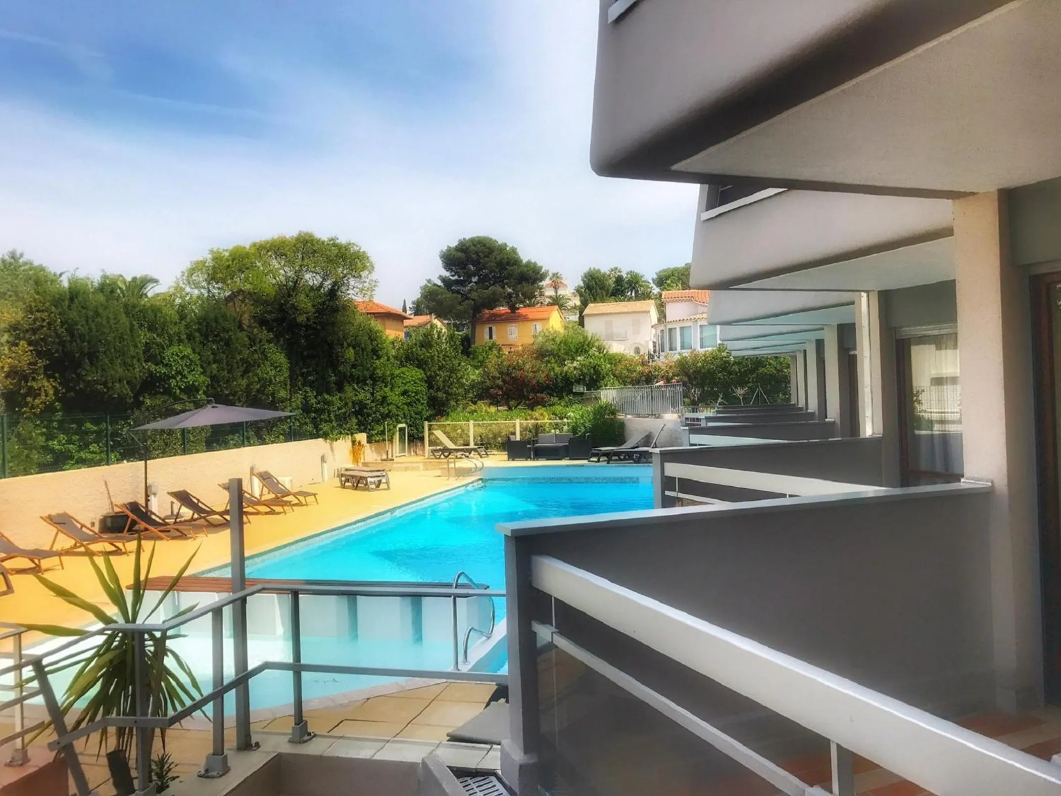 Swimming pool in Hotel Brise de Mer - Piscine intérieure & extérieure