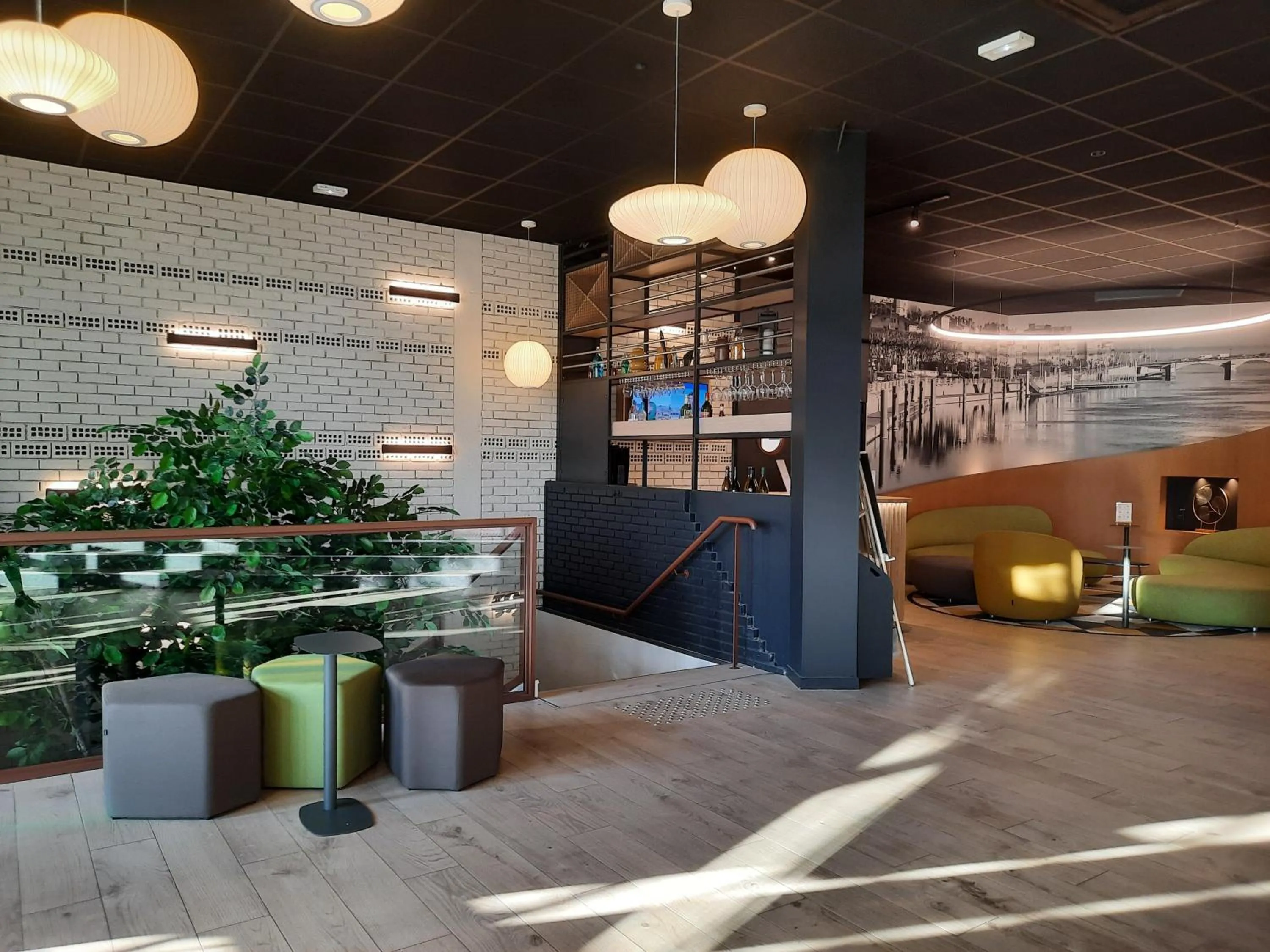 Lobby or reception in Cit'Hotel Escatel