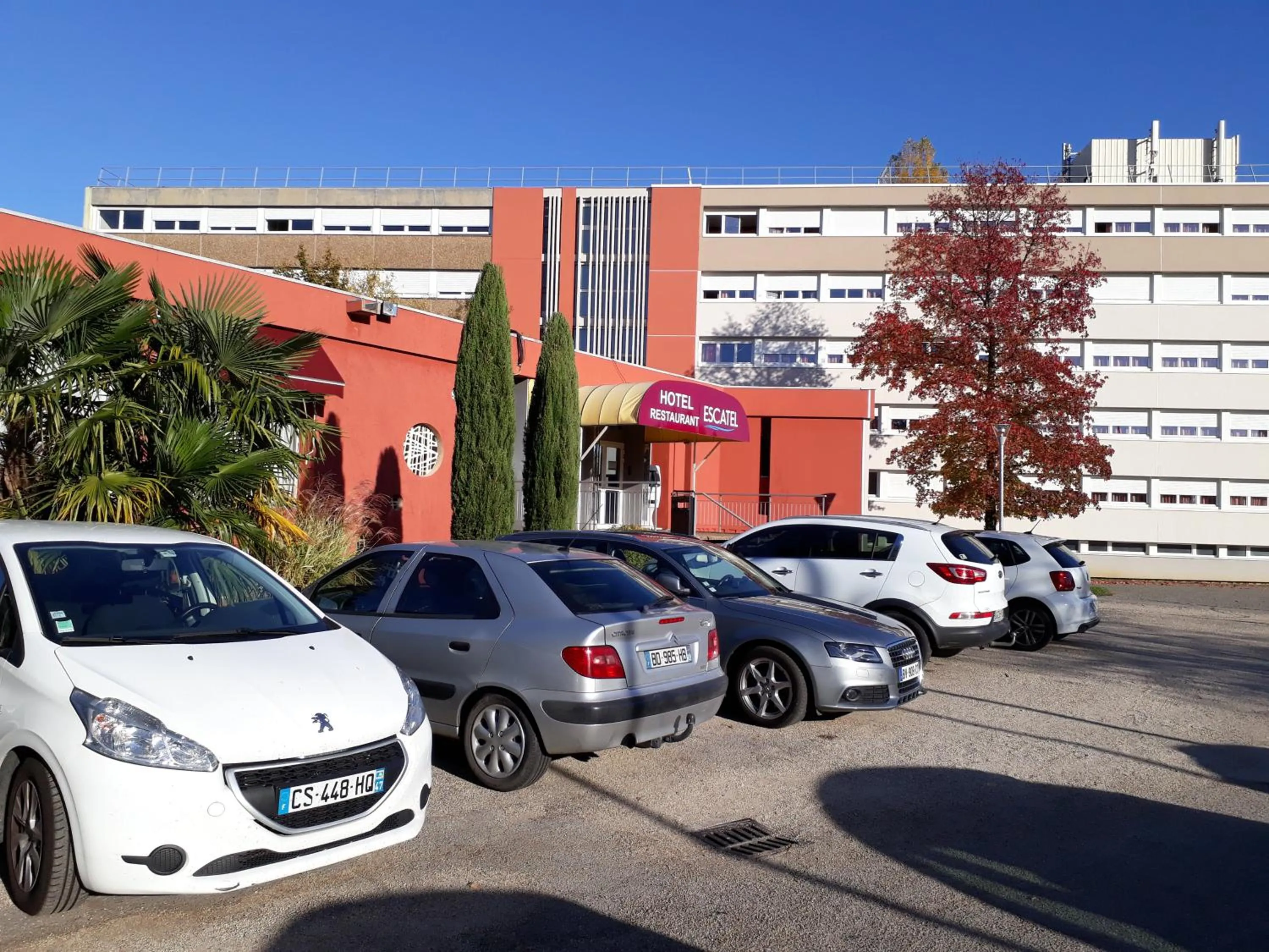 Property building in Cit'Hotel Escatel