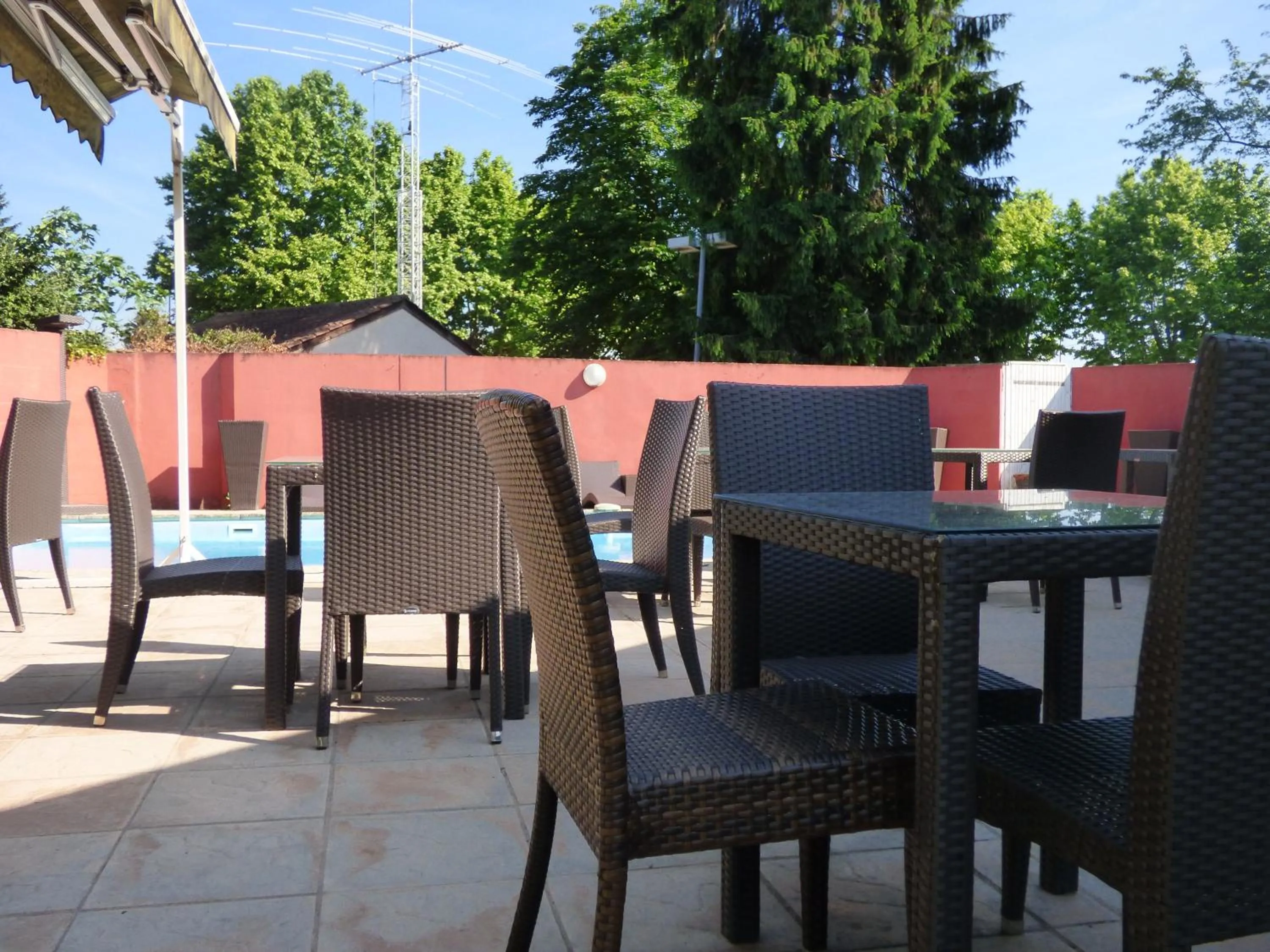 Swimming pool in Cit'Hotel Escatel