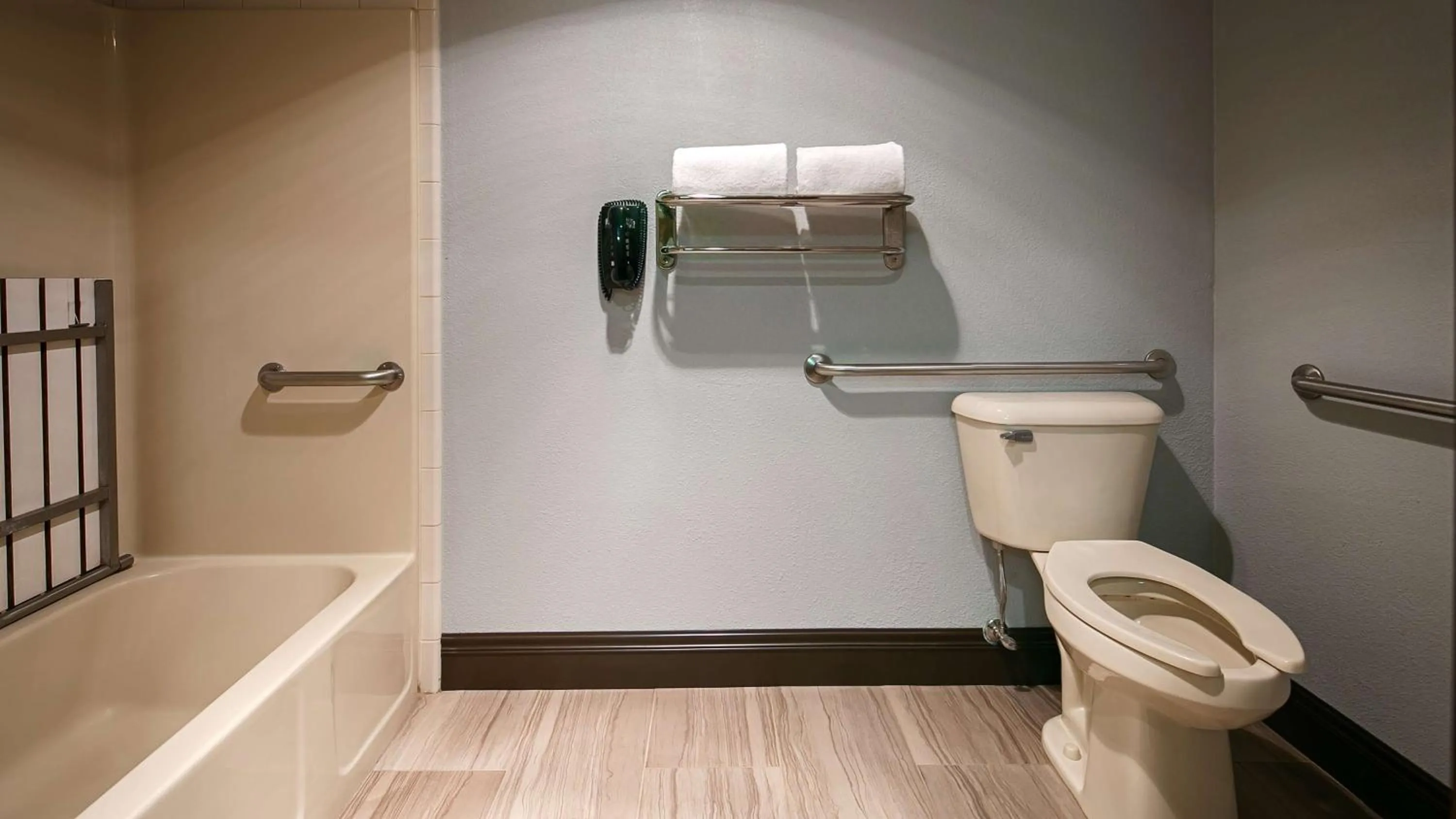 Photo of the whole room in Best Western Plus Rama Inn & Suites