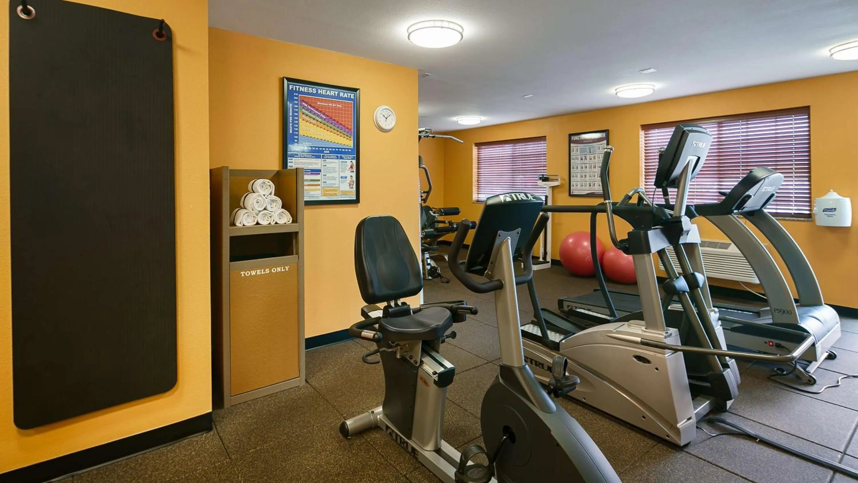 Fitness centre/facilities in Best Western Plus Rama Inn & Suites