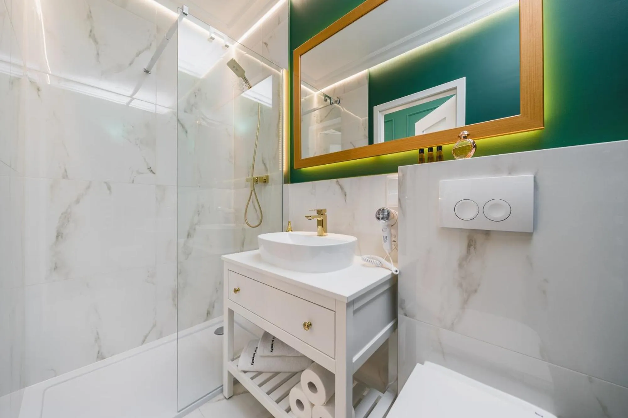 Shower in Art of Serenity