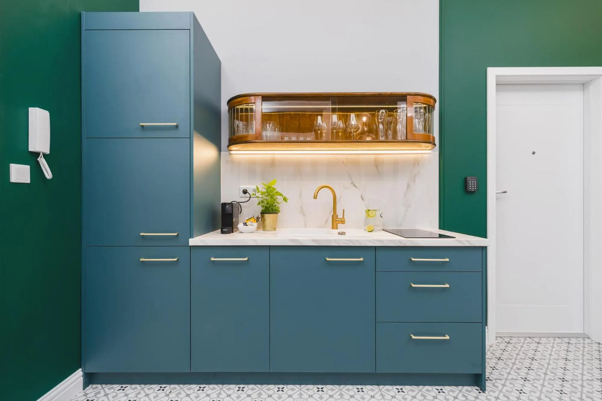 Communal kitchen in Art of Serenity