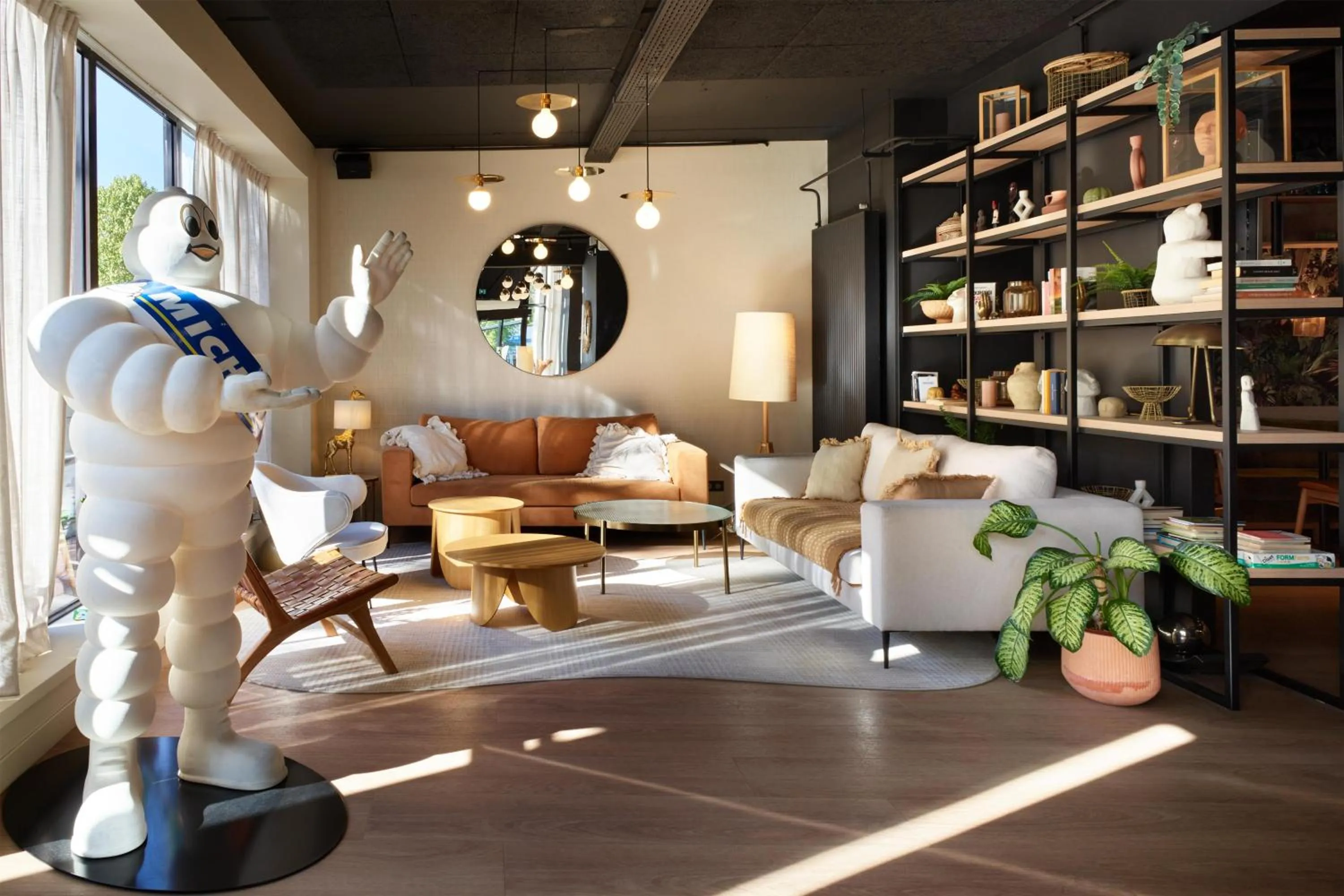 Lounge or bar in Radisson Hotel Clermont-Ferrand