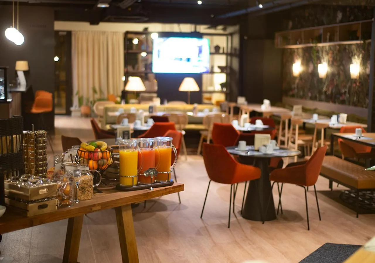 Restaurant/places to eat in Kyriad Prestige Hotel Clermont-Ferrand